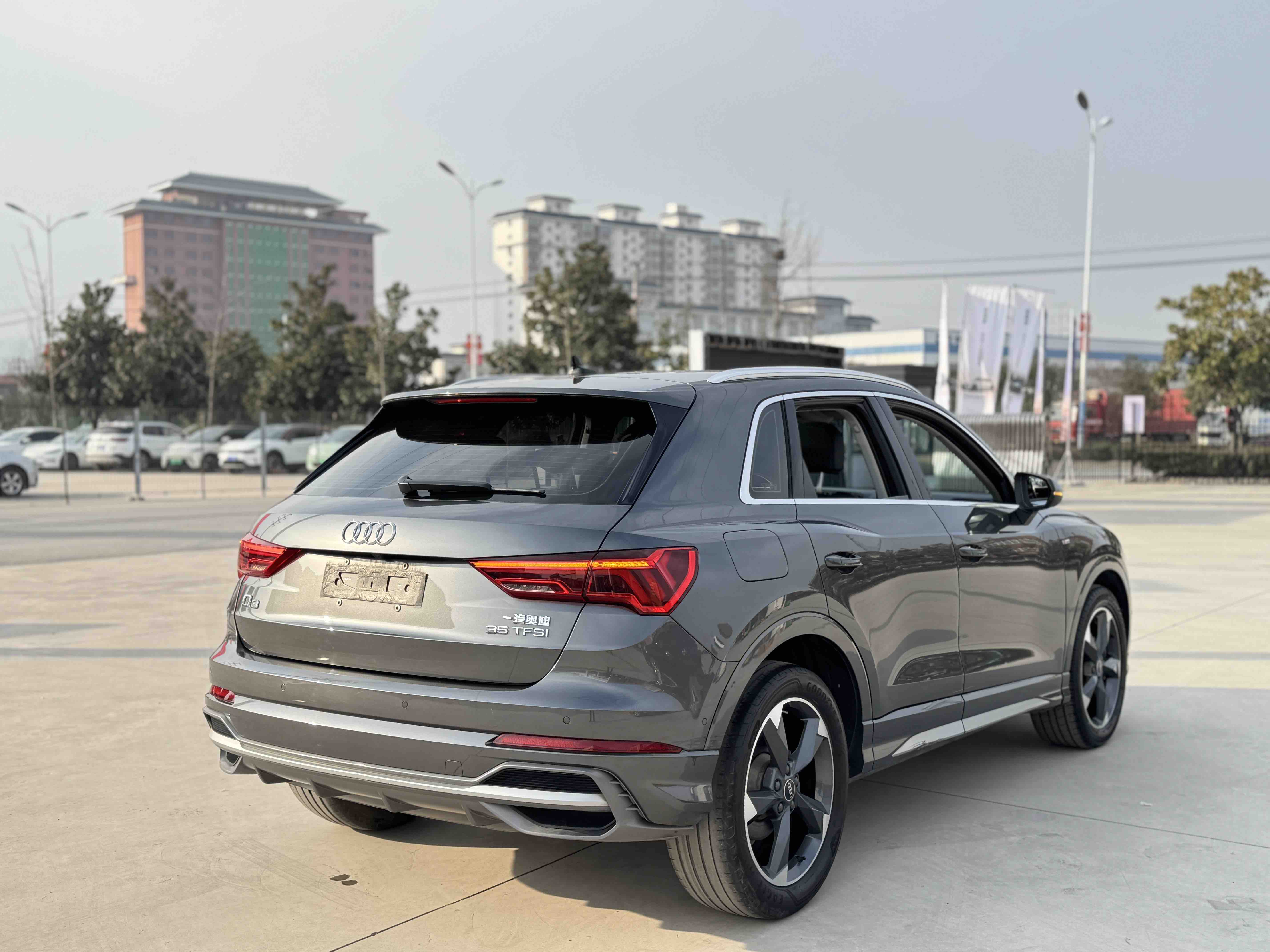 Audi Q3 2023 car image #4