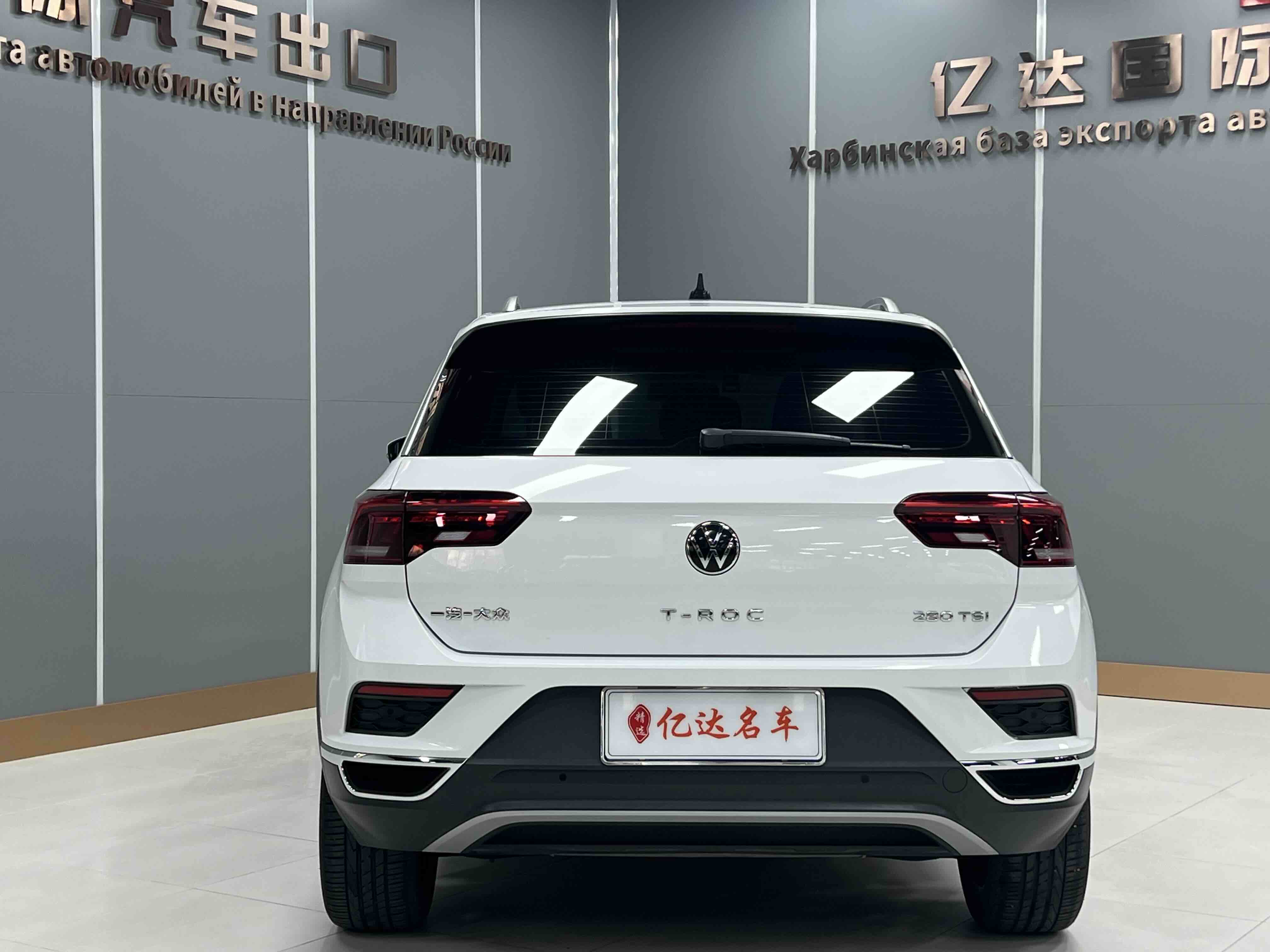 Volkswagen T-Roc 2021 car image #4
