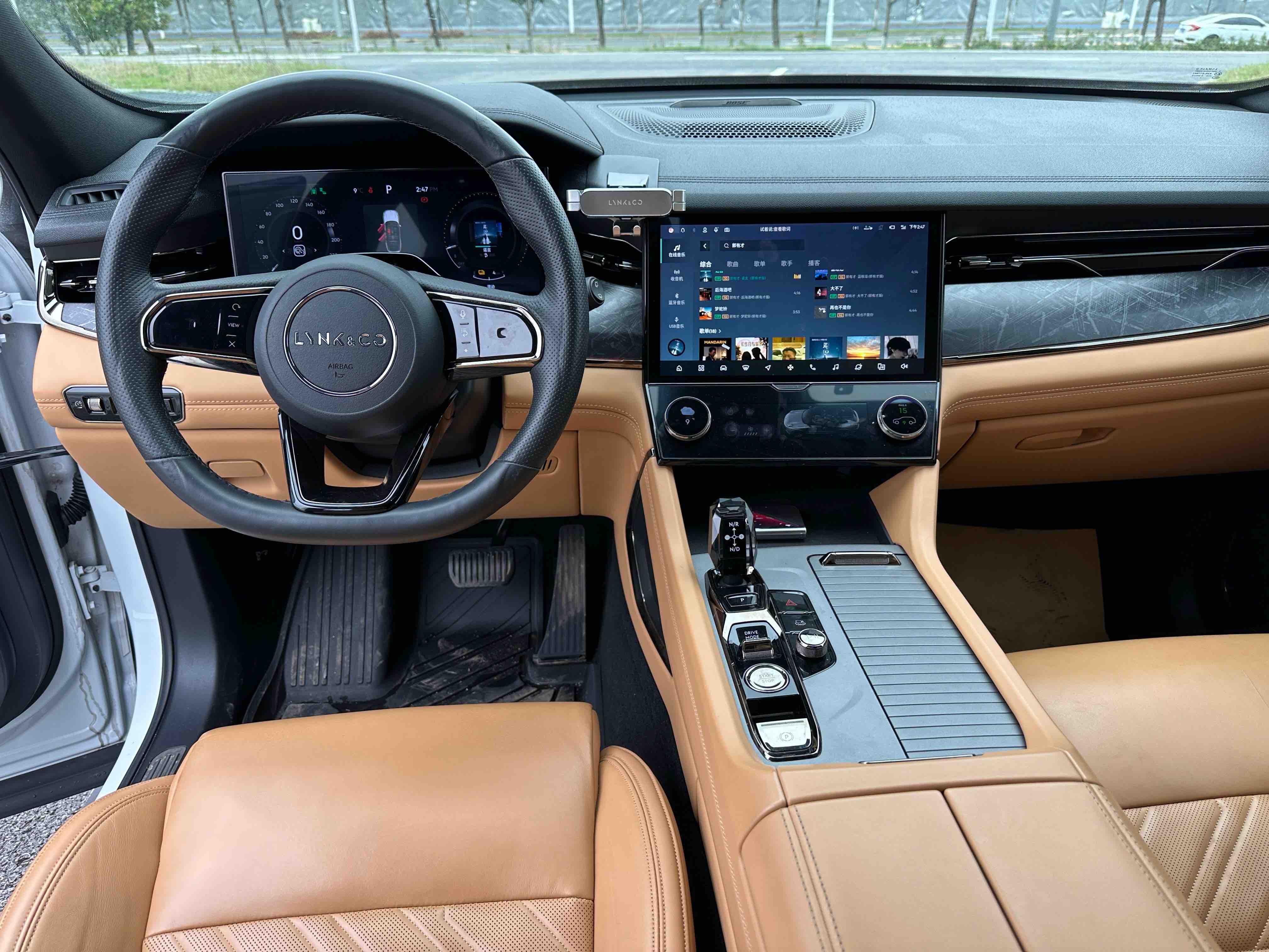 Lynk & Co 09 EM-P 2022 car image #4