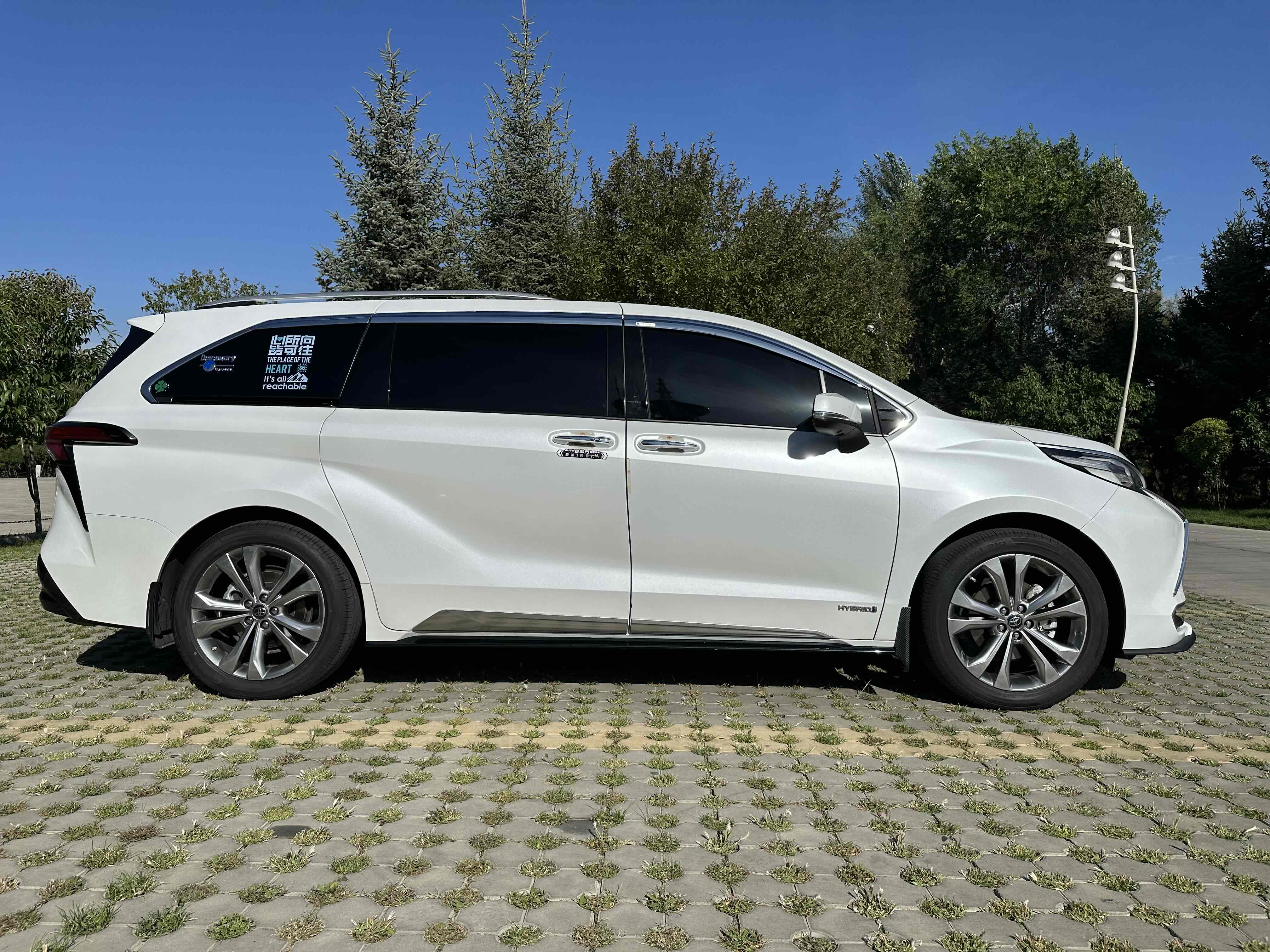 Toyota Sienna 2023 #4 Toyota Sienna 2023 car image #4