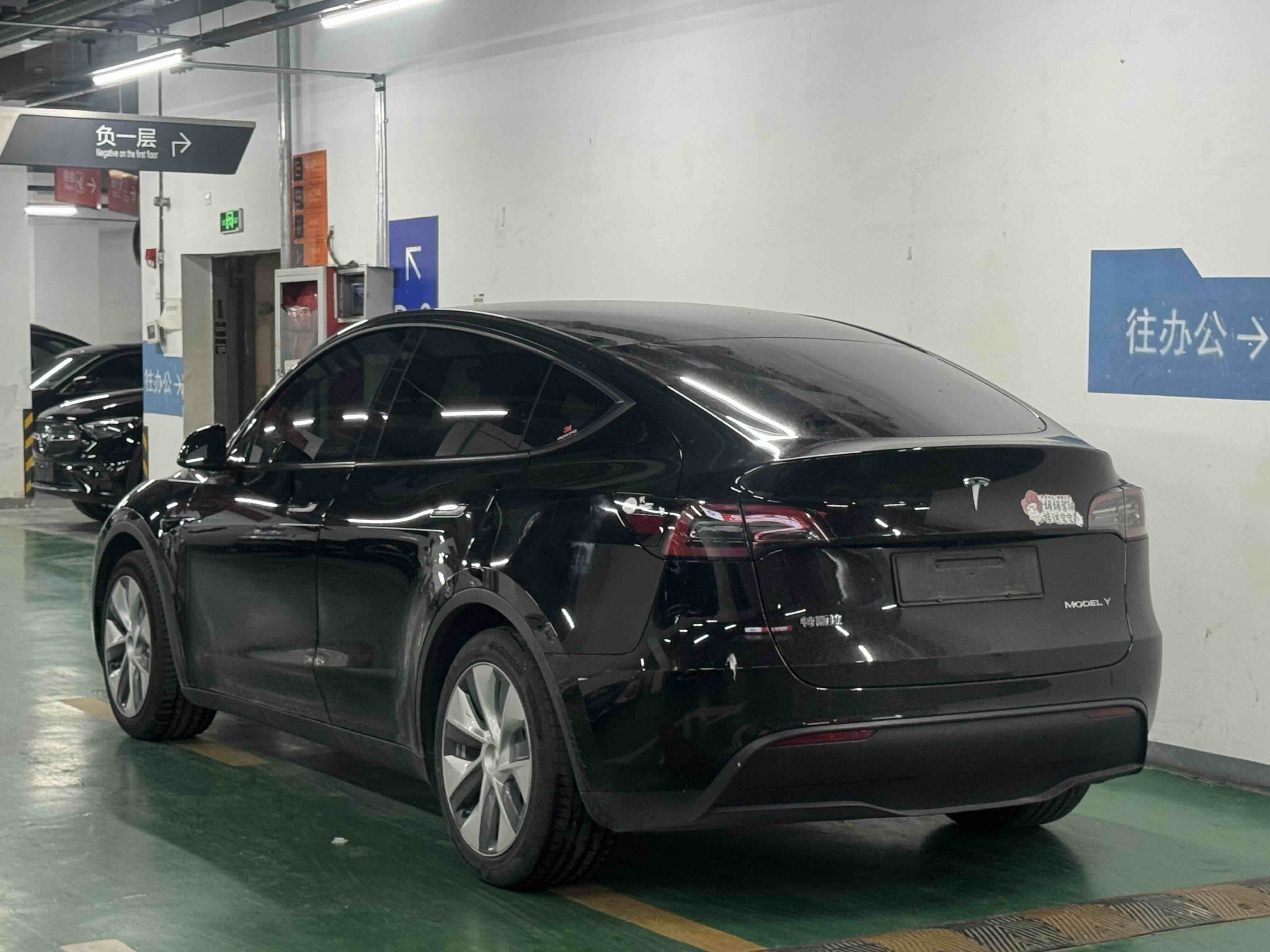 Tesla Model Y 2022 car image #4