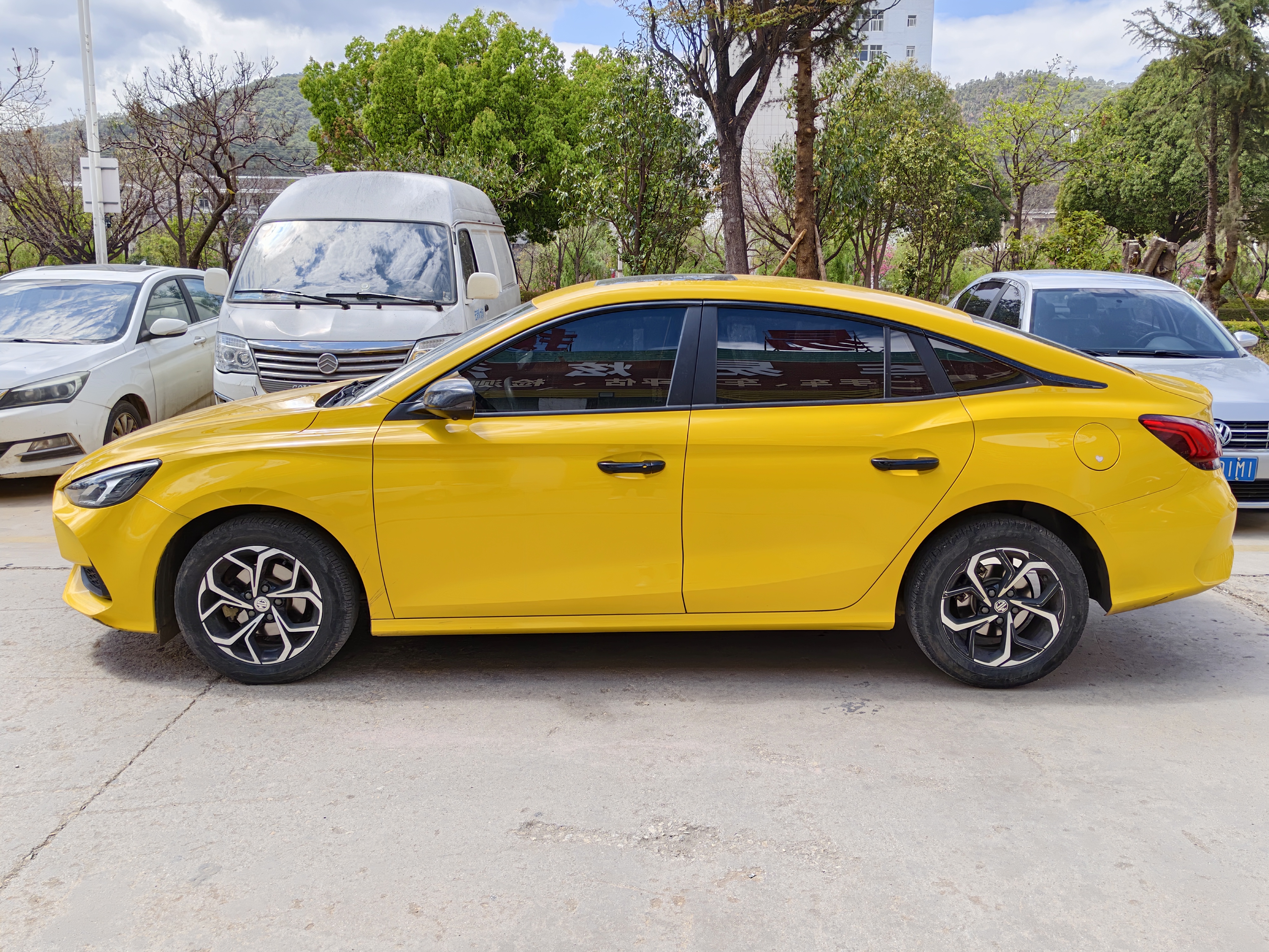 5 2022 car image #4