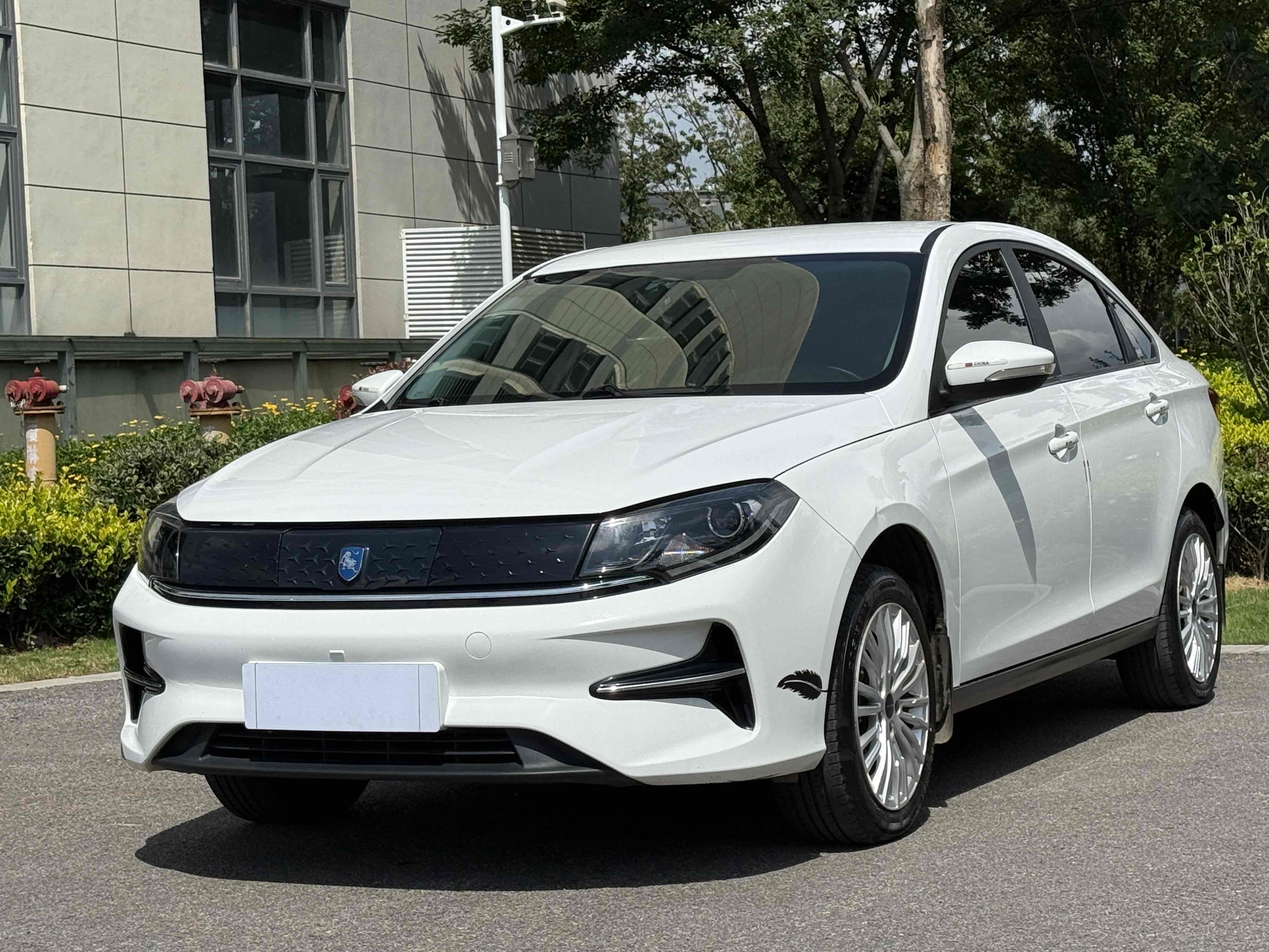 Forthing S60 EV 2022 #4 Forthing S60 EV 2022 car image #4