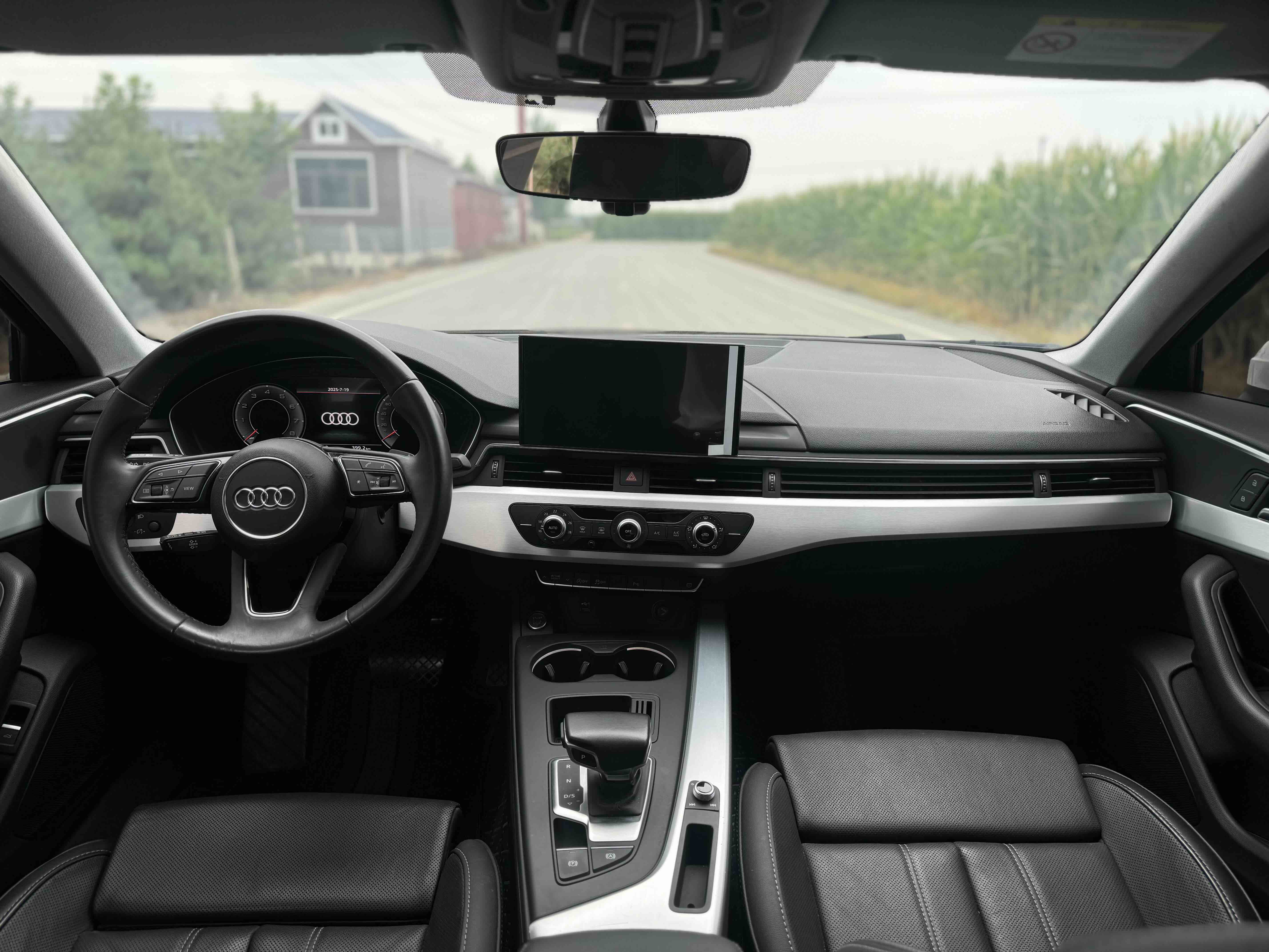 Audi A4L 2023 car image #4