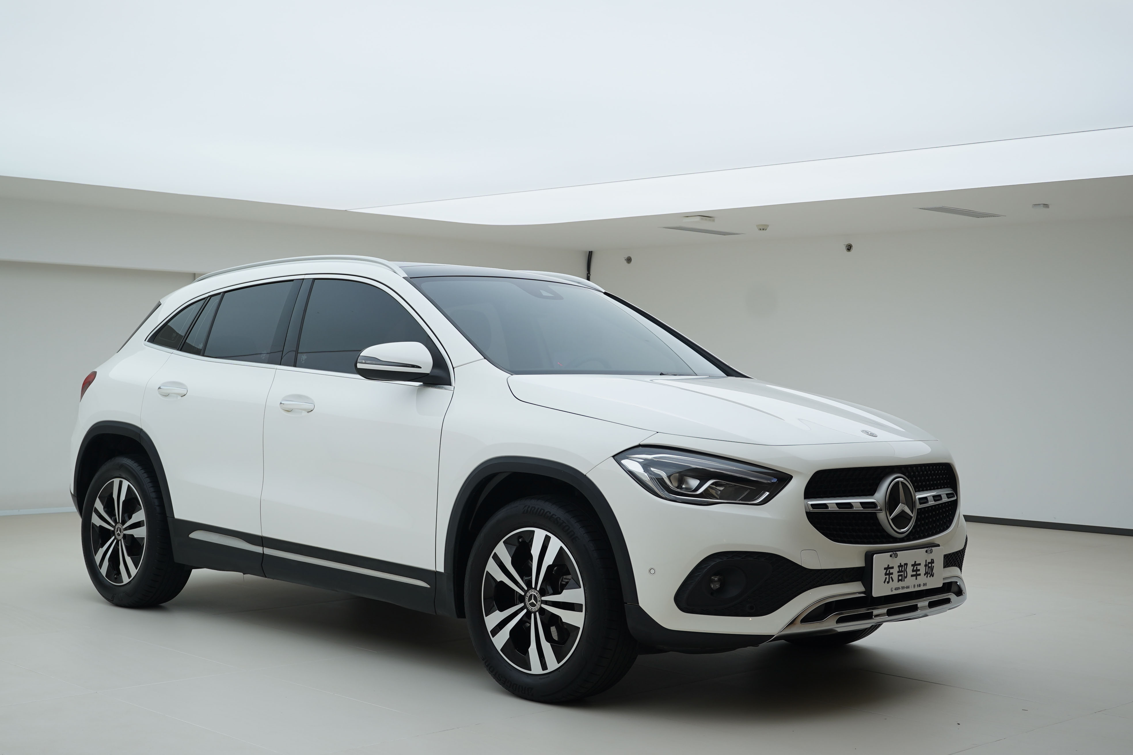 Mercedes-Benz GLA Class 2022 car image #4