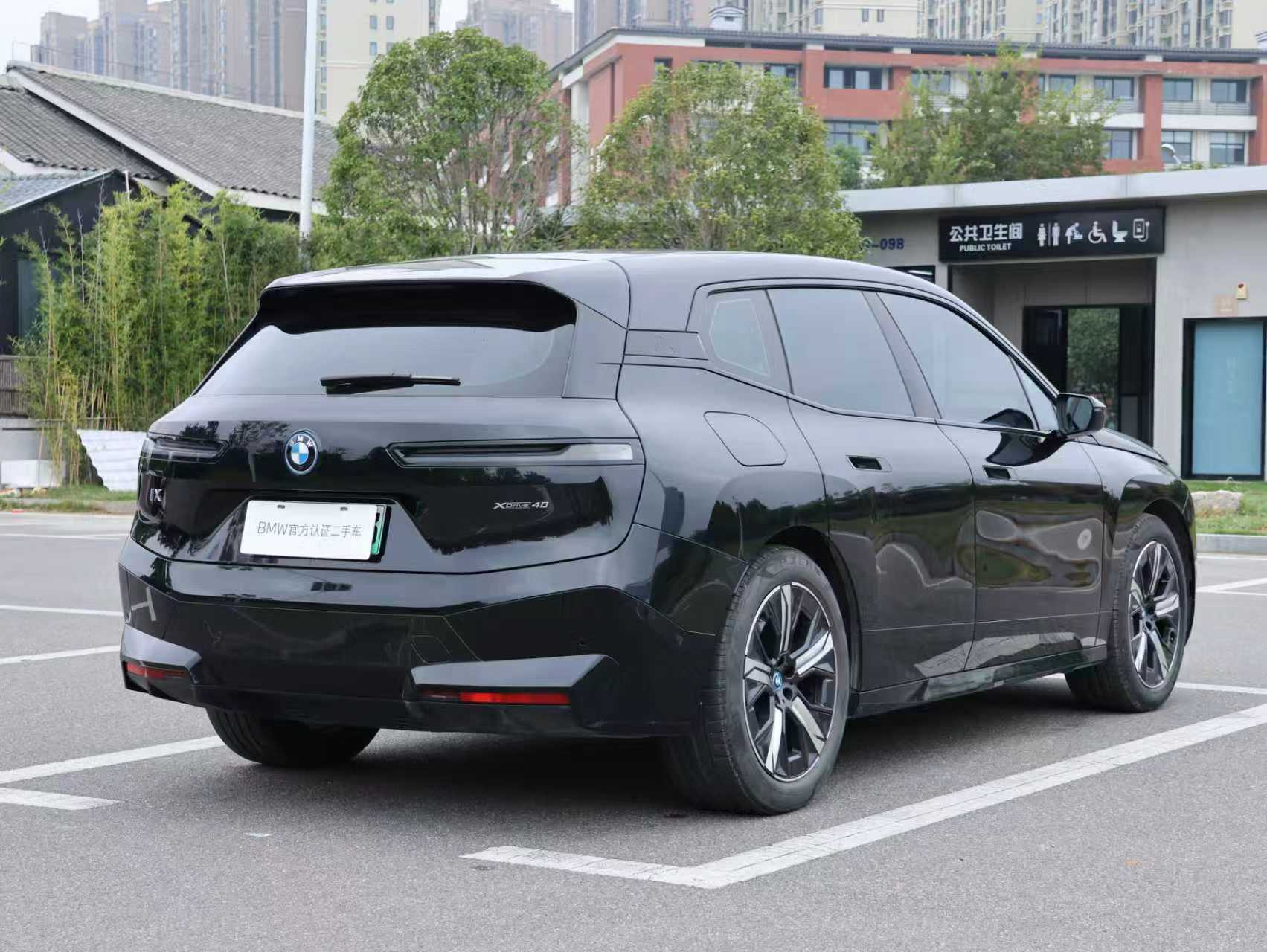 BMW iX 2023 immagine di auto #4