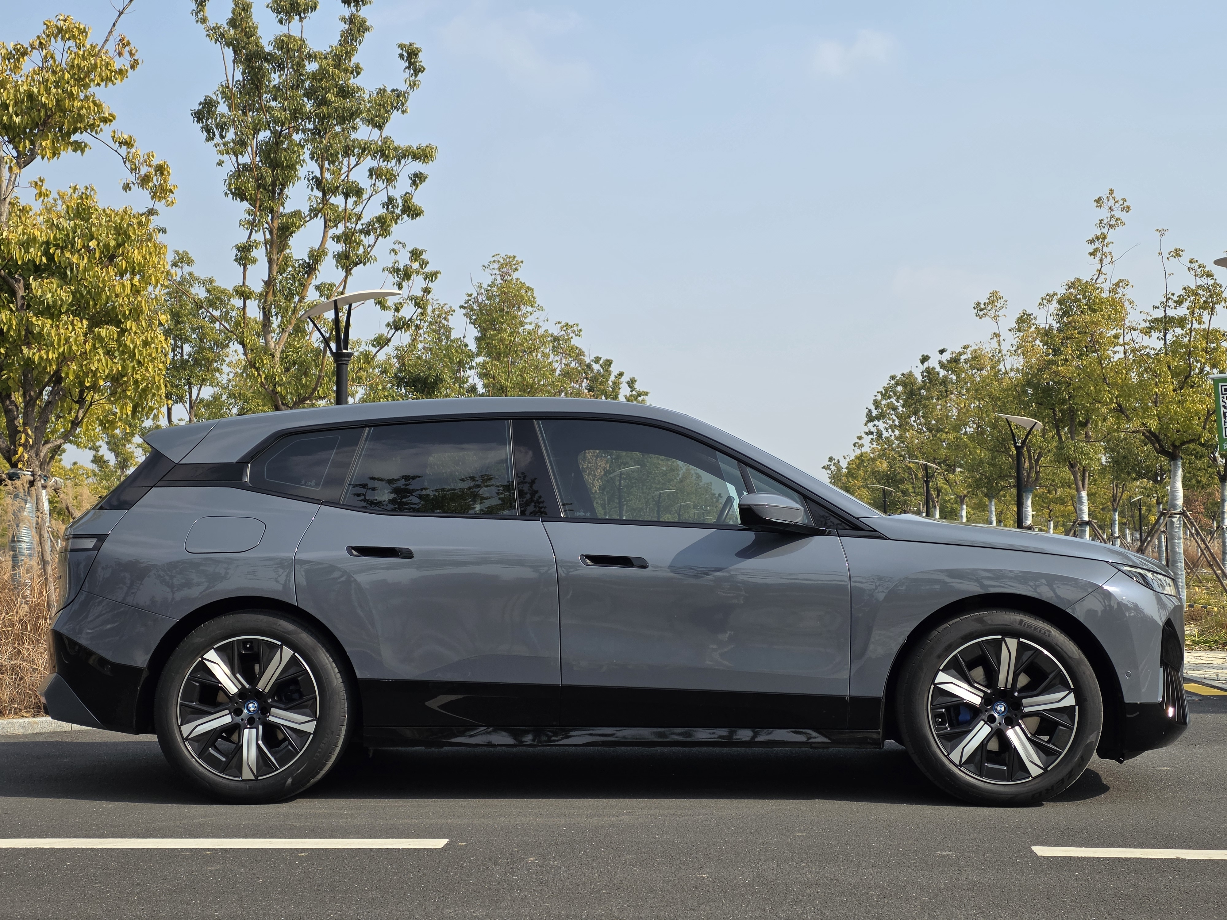 BMW iX 2022 #4 BMW iX 2022 car image #4