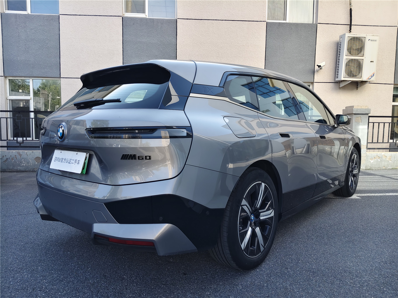 BMW iX M60 2023 #4 BMW iX M60 2023 car image #4