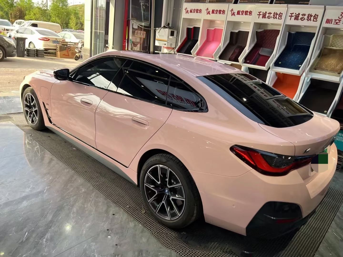 BMW i4 2025 #4 BMW i4 2025 car image #4