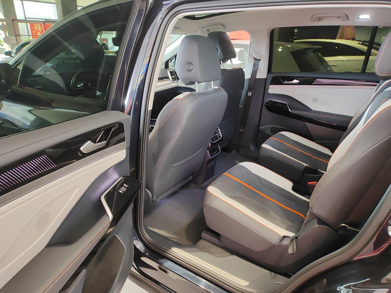 Volkswagen ID.6 Crozz 2022 immagine di auto #4