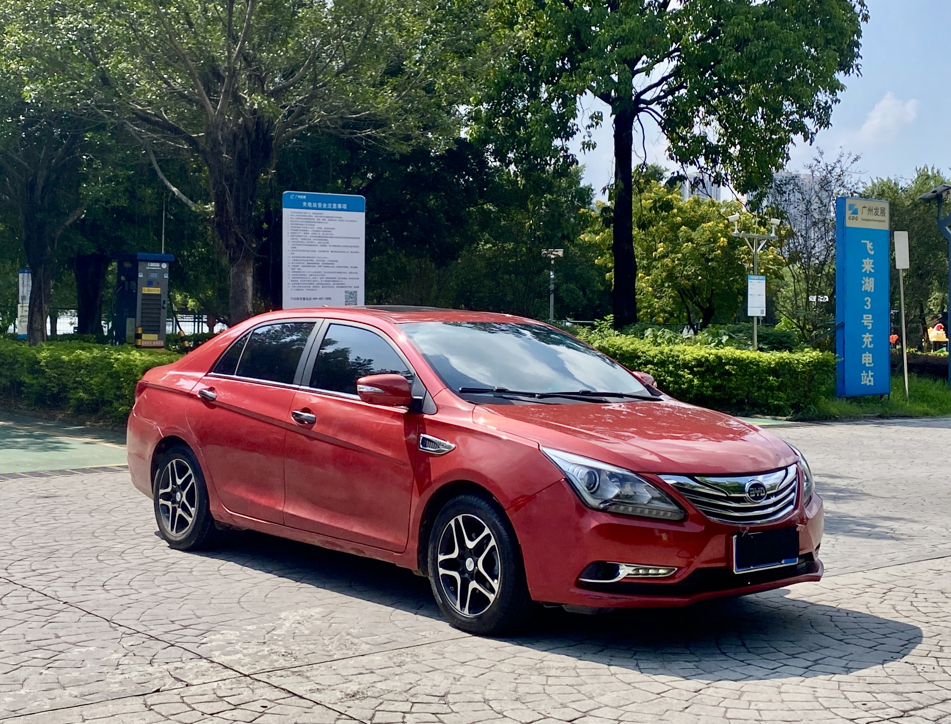 BYD G5 2015 #4 BYD G5 2015 car image #4