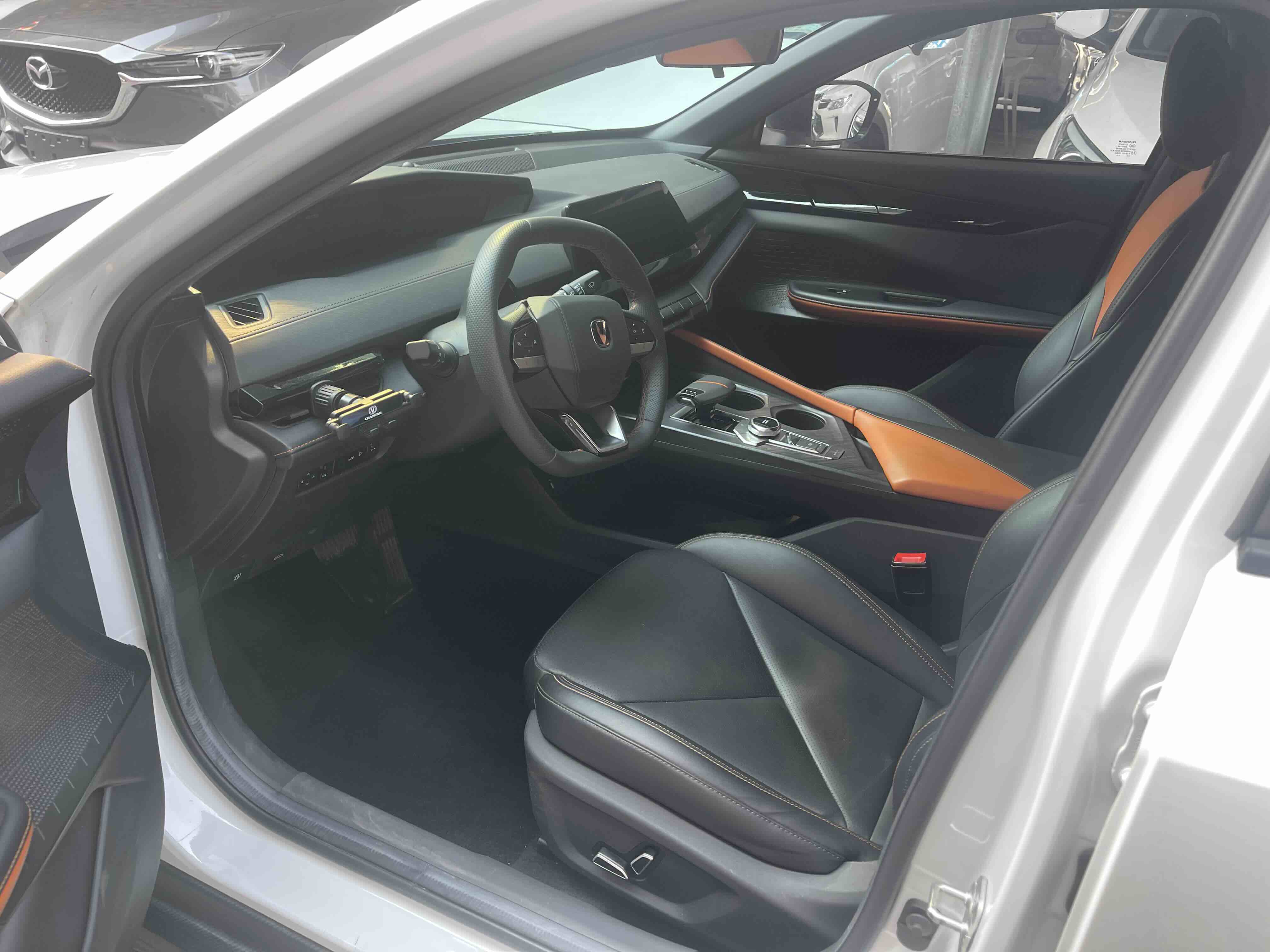 Changan UNI-V 2023 car image #4