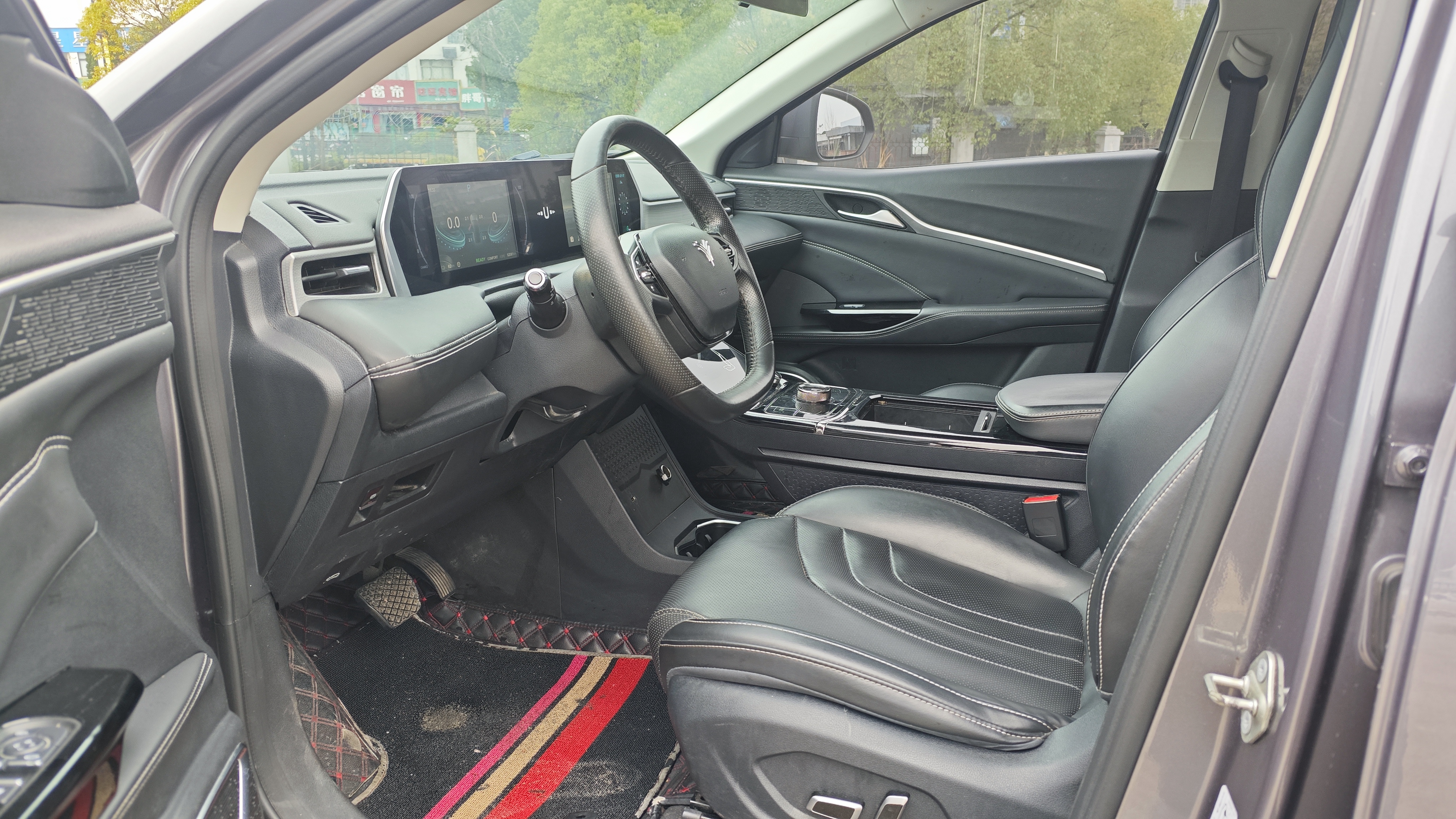 哪吒汽车 哪吒U 2022 #4 哪吒汽车 哪吒U 2022 汽车图片 #4