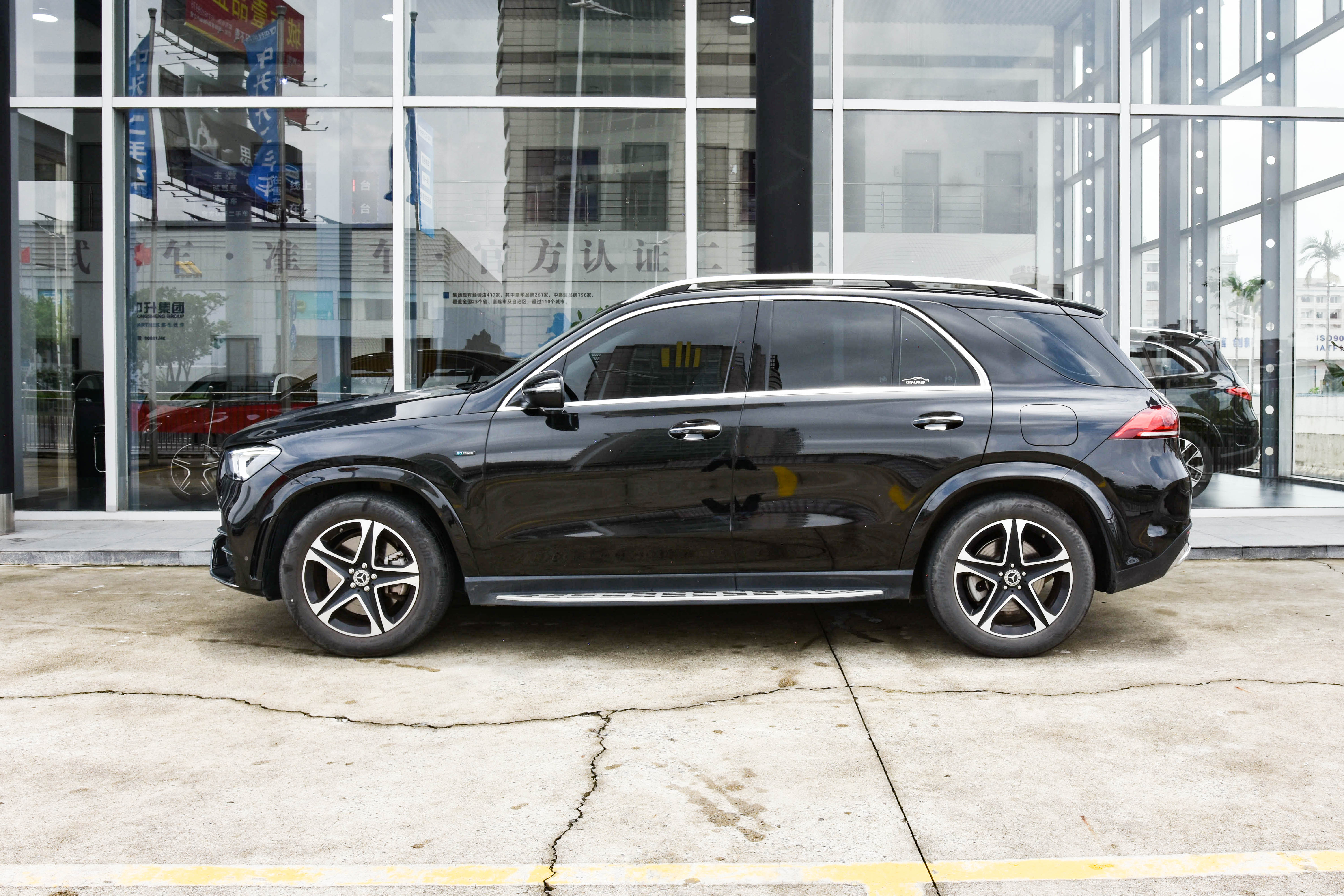Mercedes-Benz GLE Class New Energy 2022 car image #4