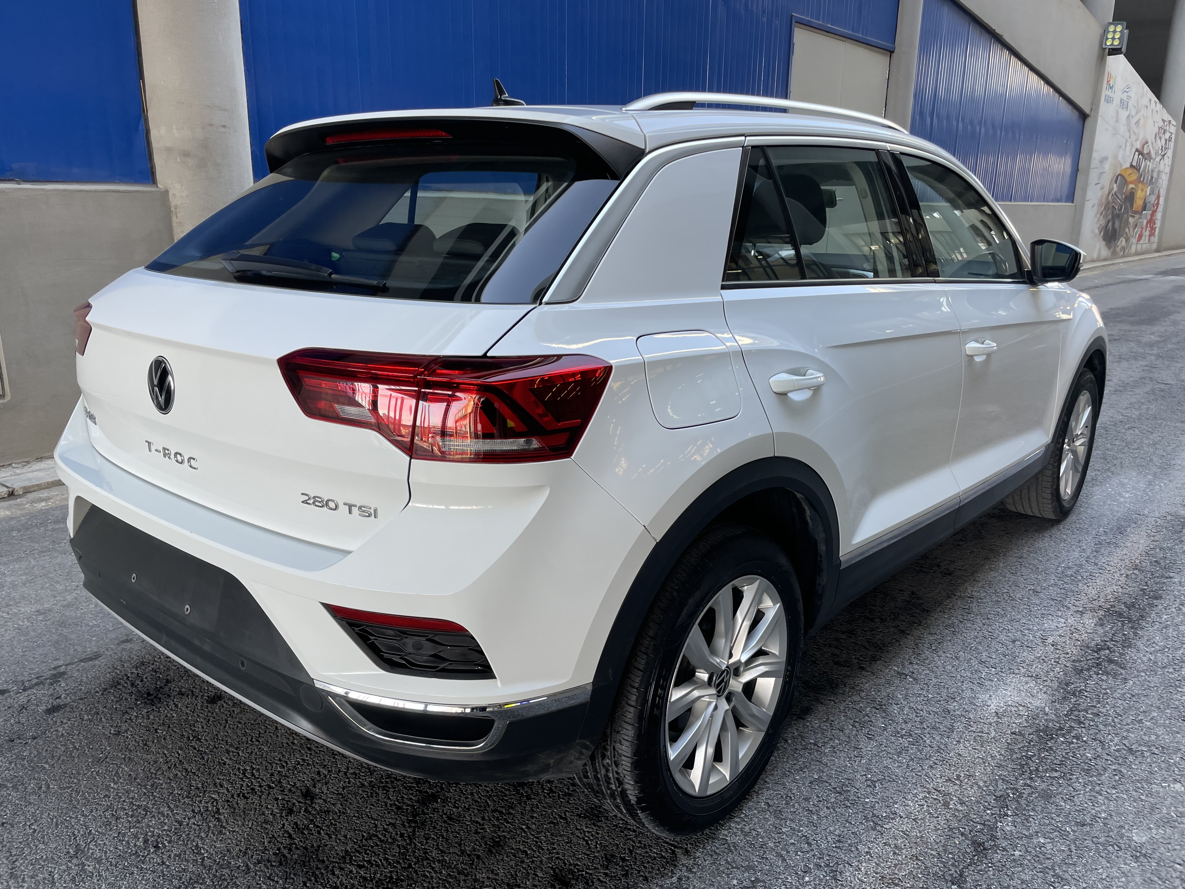 Volkswagen T-Roc 2022 car image #4