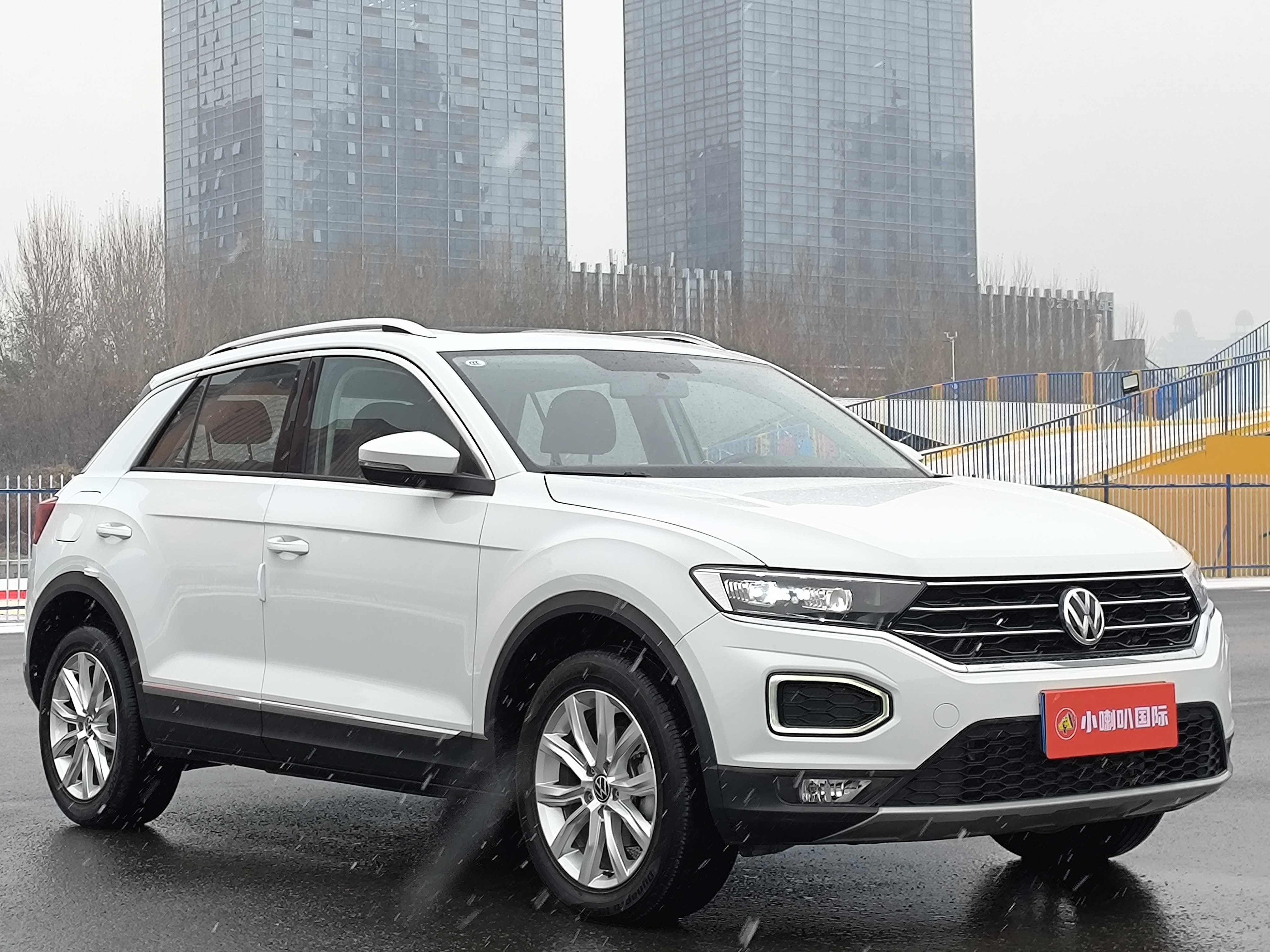 Volkswagen T-Roc 2022 car image #4