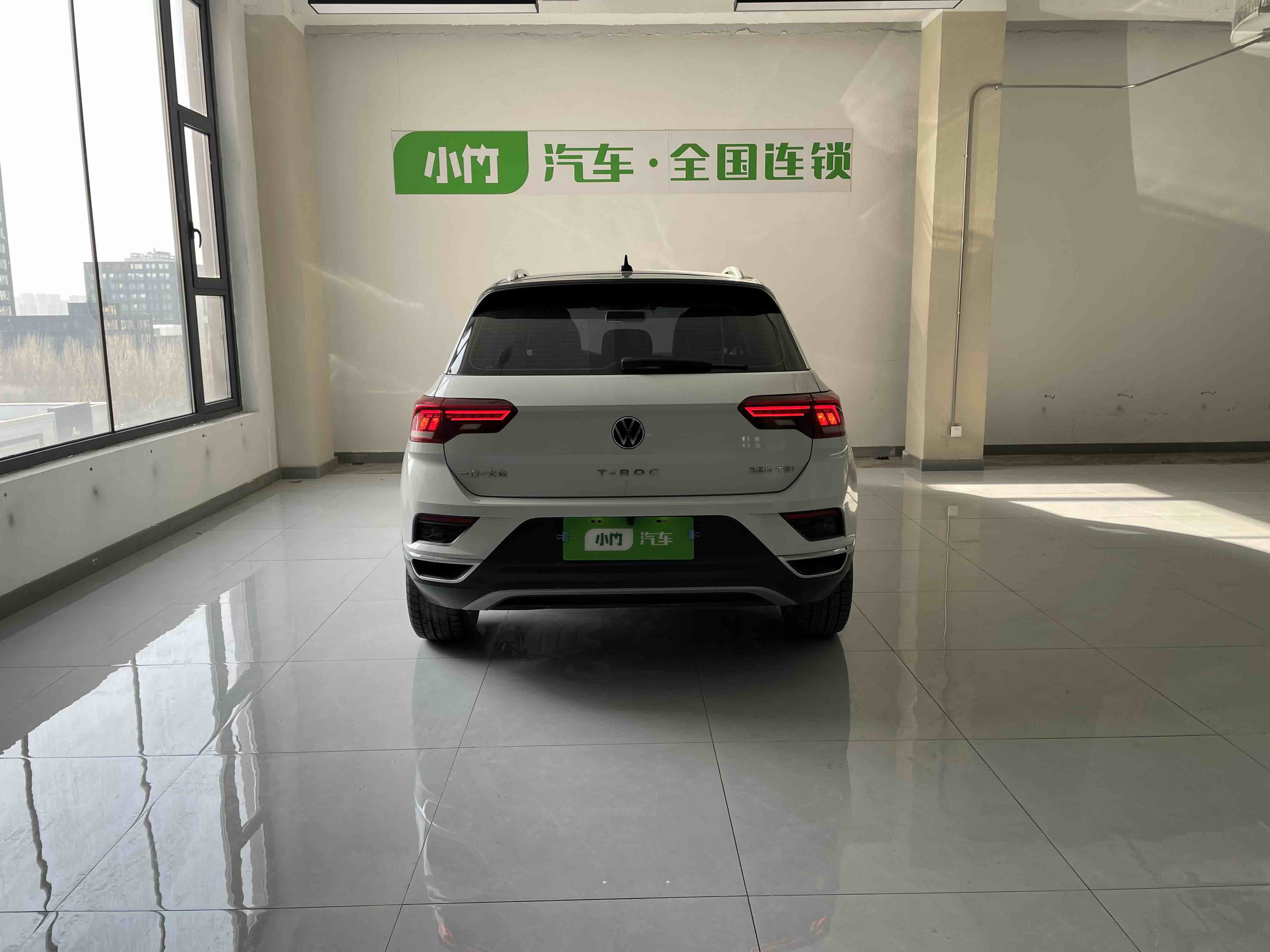 Volkswagen T-Roc 2023 car image #4