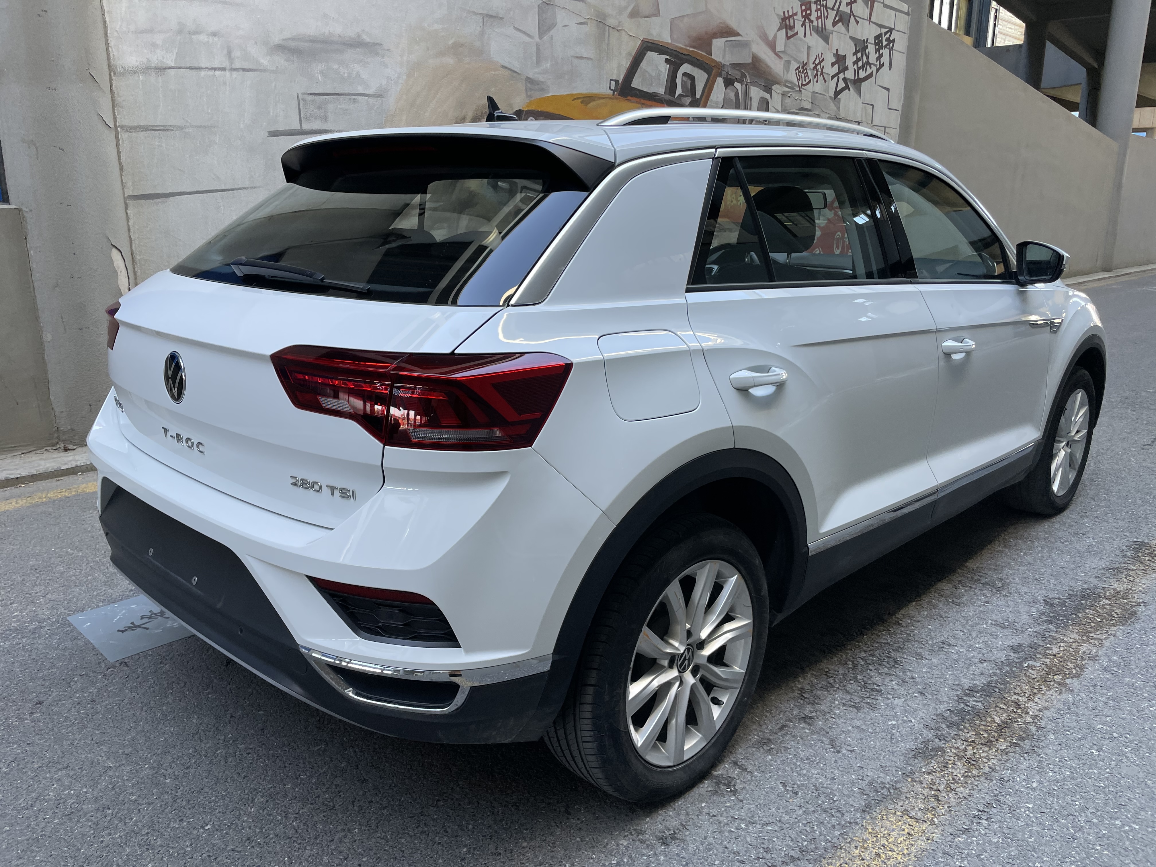 Volkswagen T-Roc 2022 car image #4