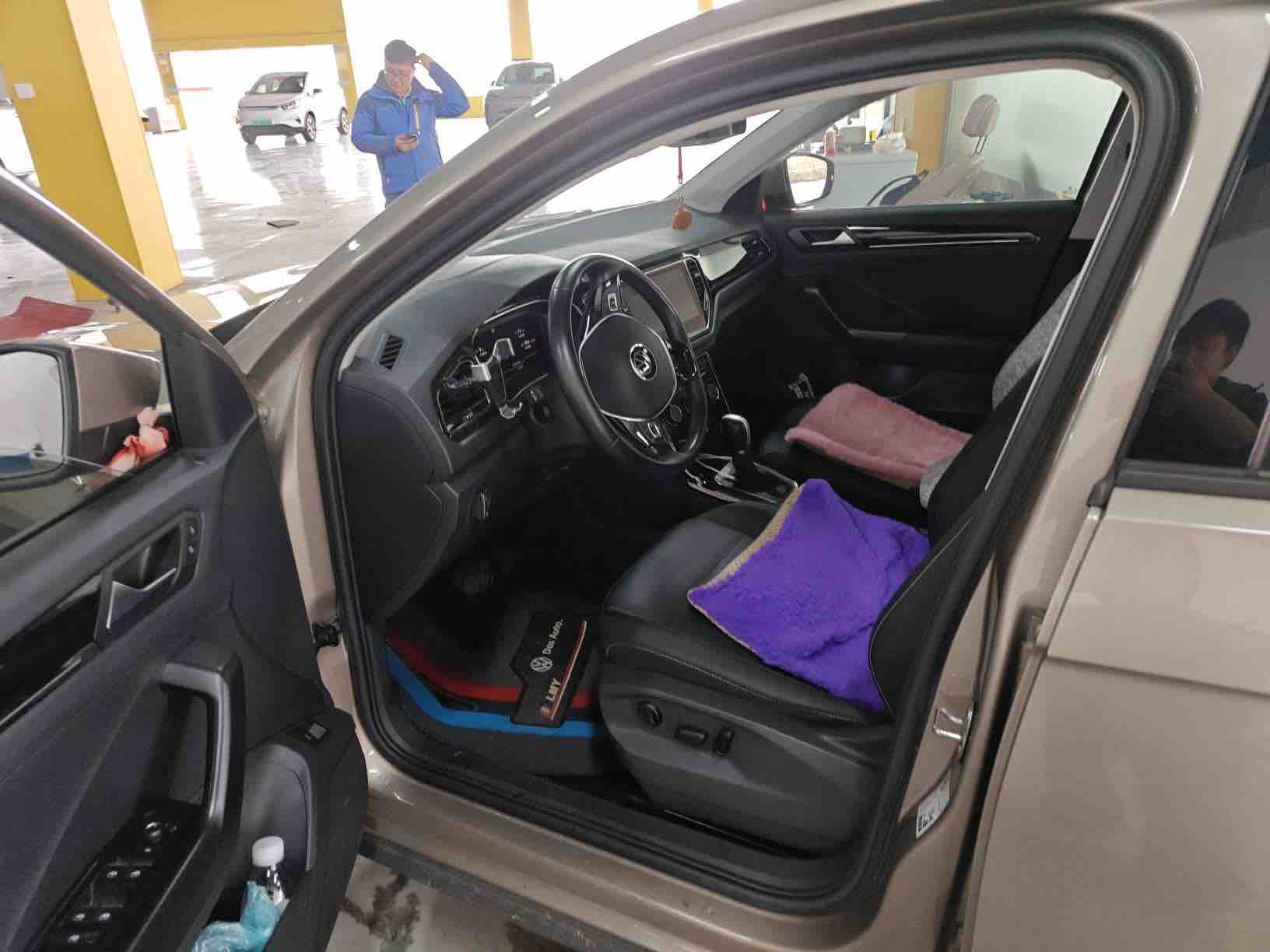 T-Roc 2023 car image #4