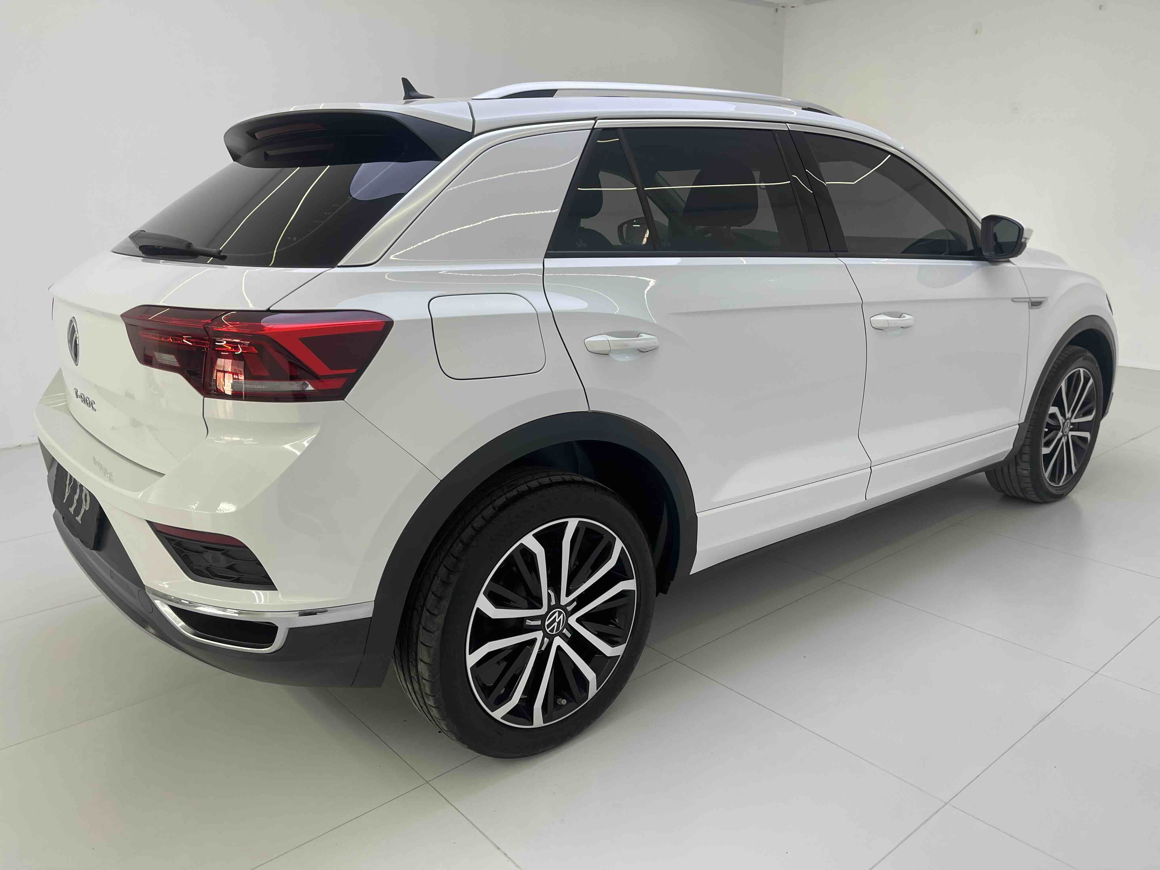Volkswagen T-Roc 2023 car image #4