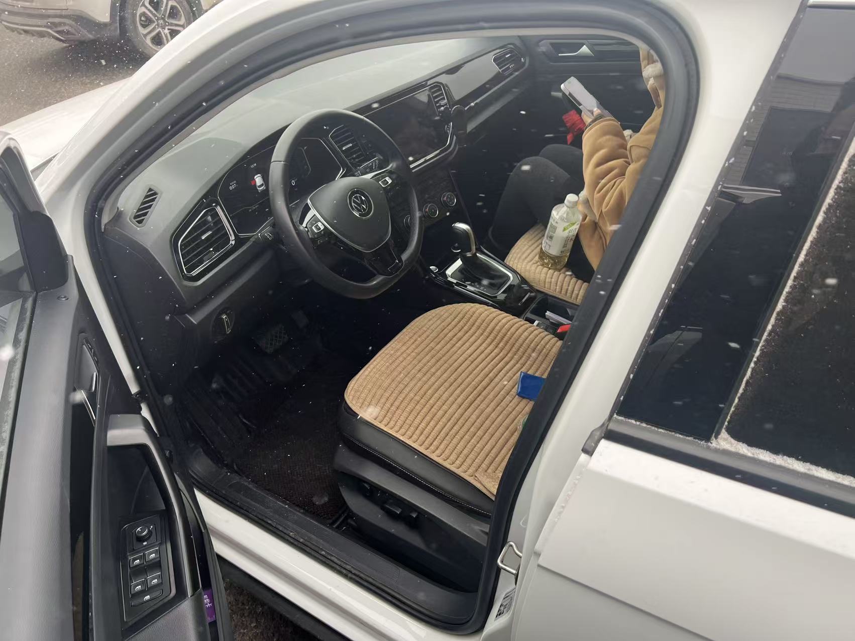 Volkswagen T-Roc 2022 immagine di auto #4