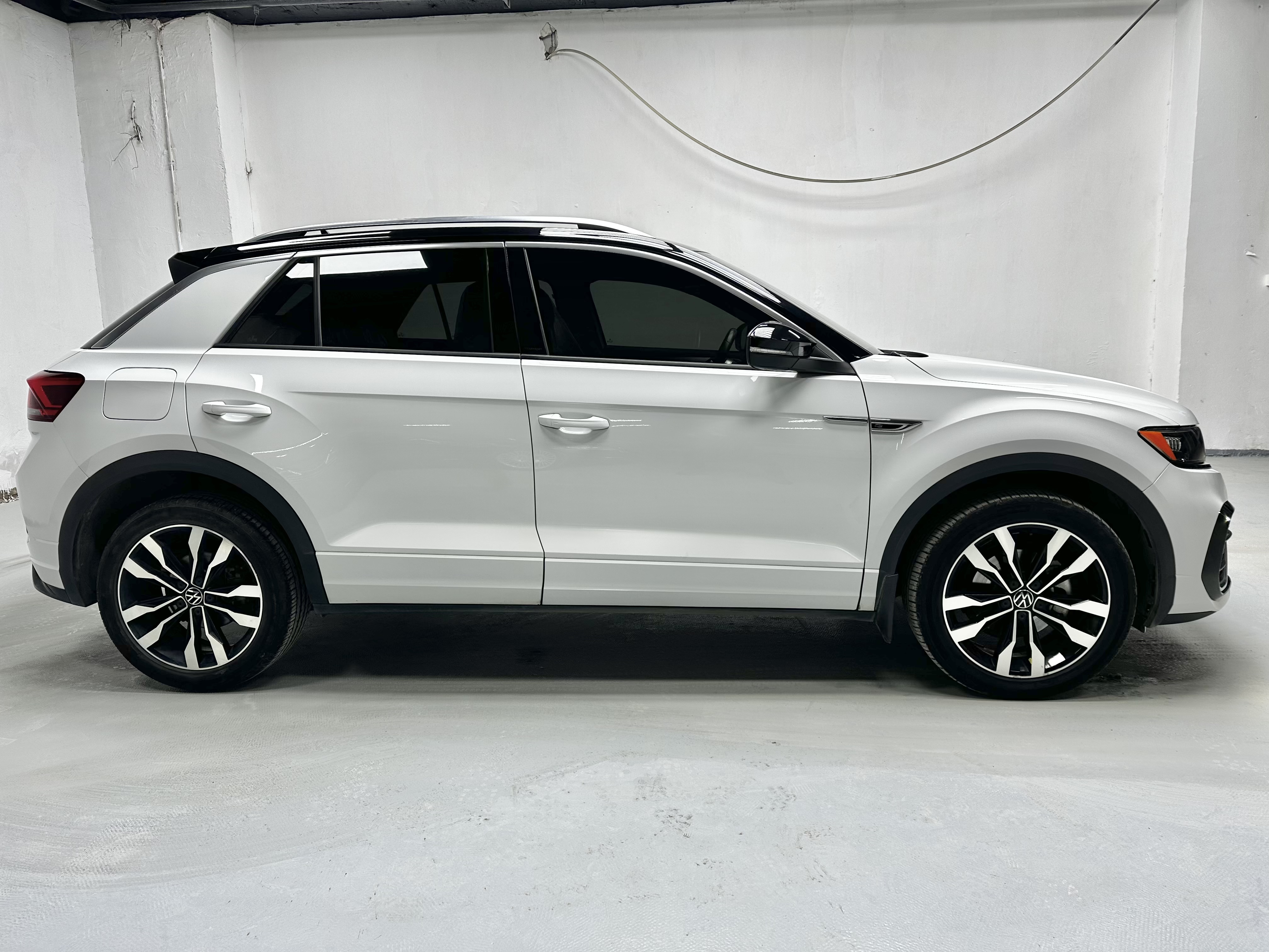 Volkswagen T-Roc 2022 car image #4