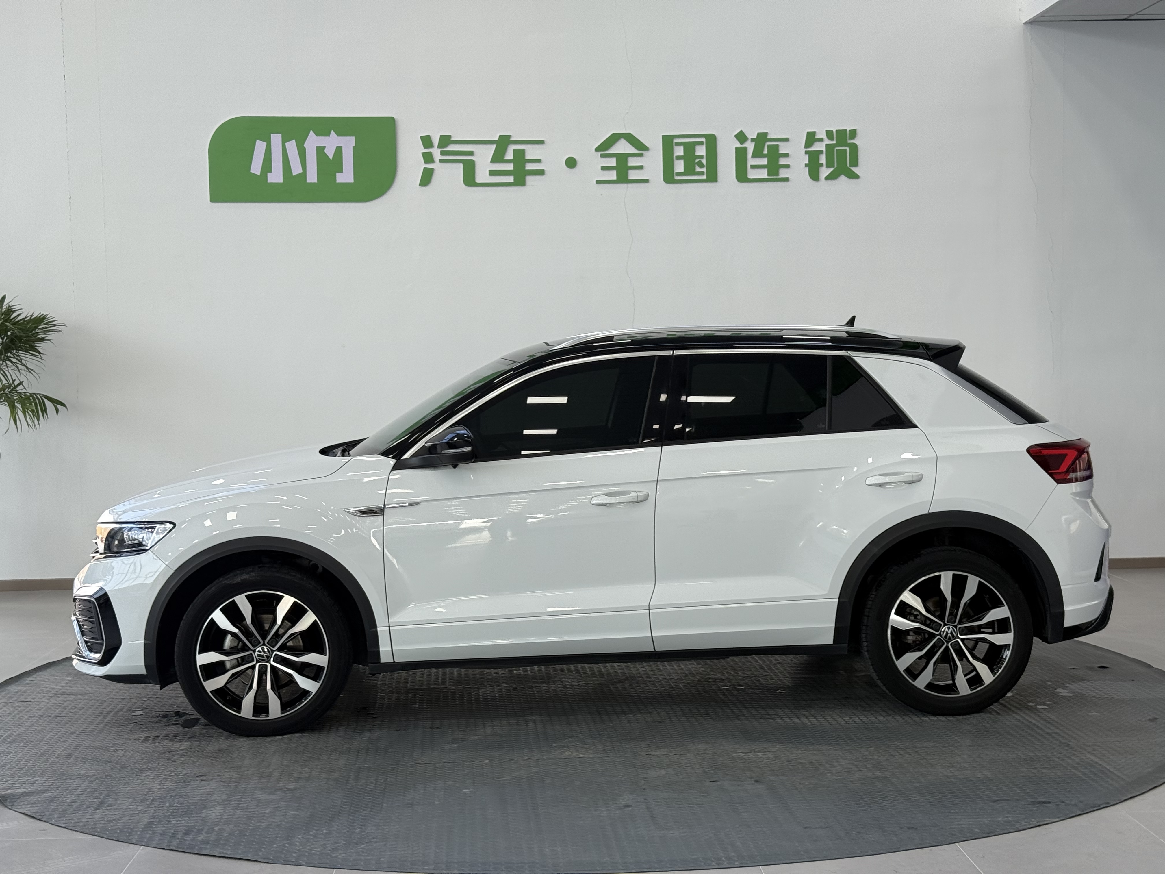 Volkswagen T-Roc 2022 car image #4