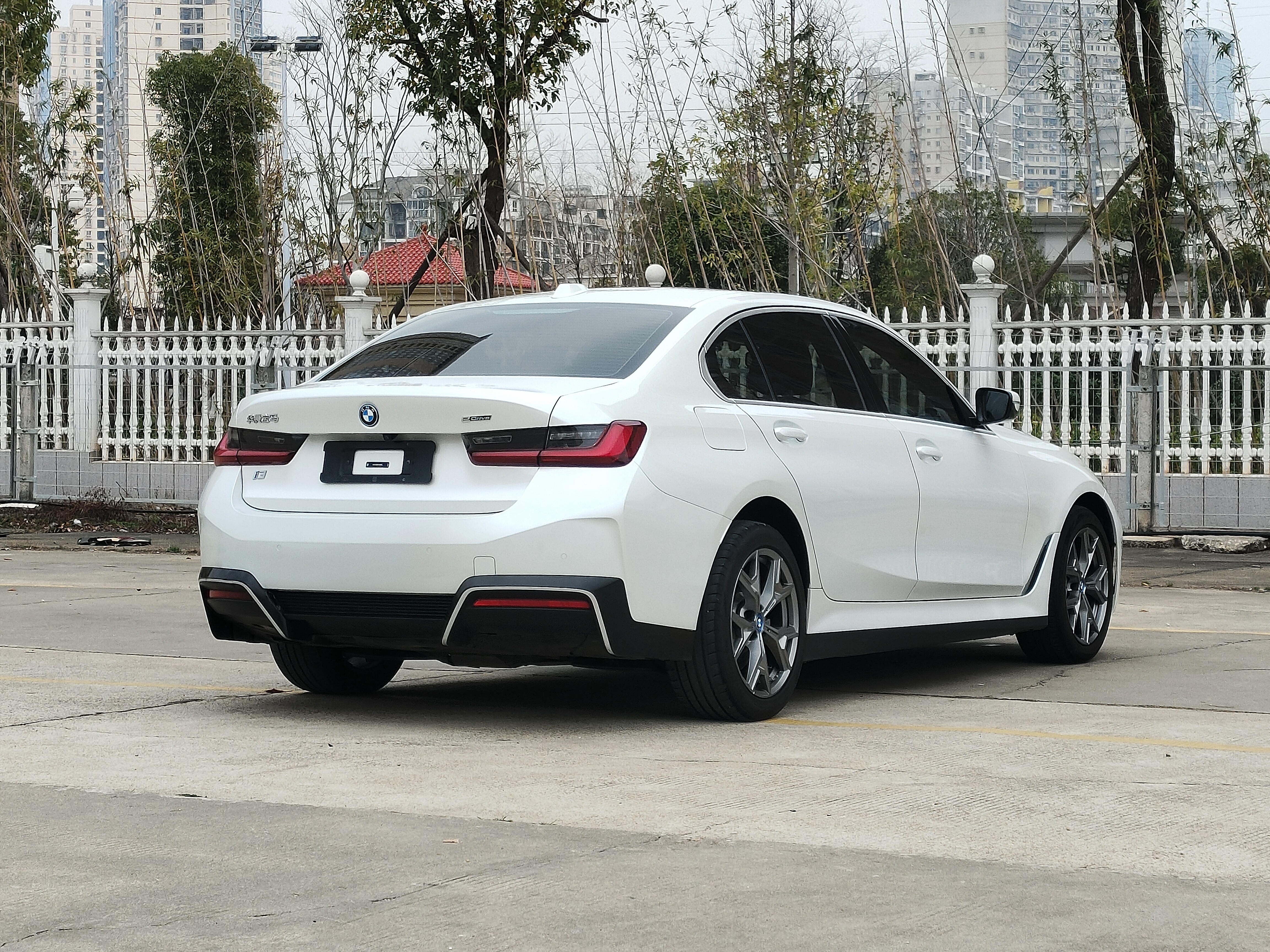 BMW i3 2023 car image #4