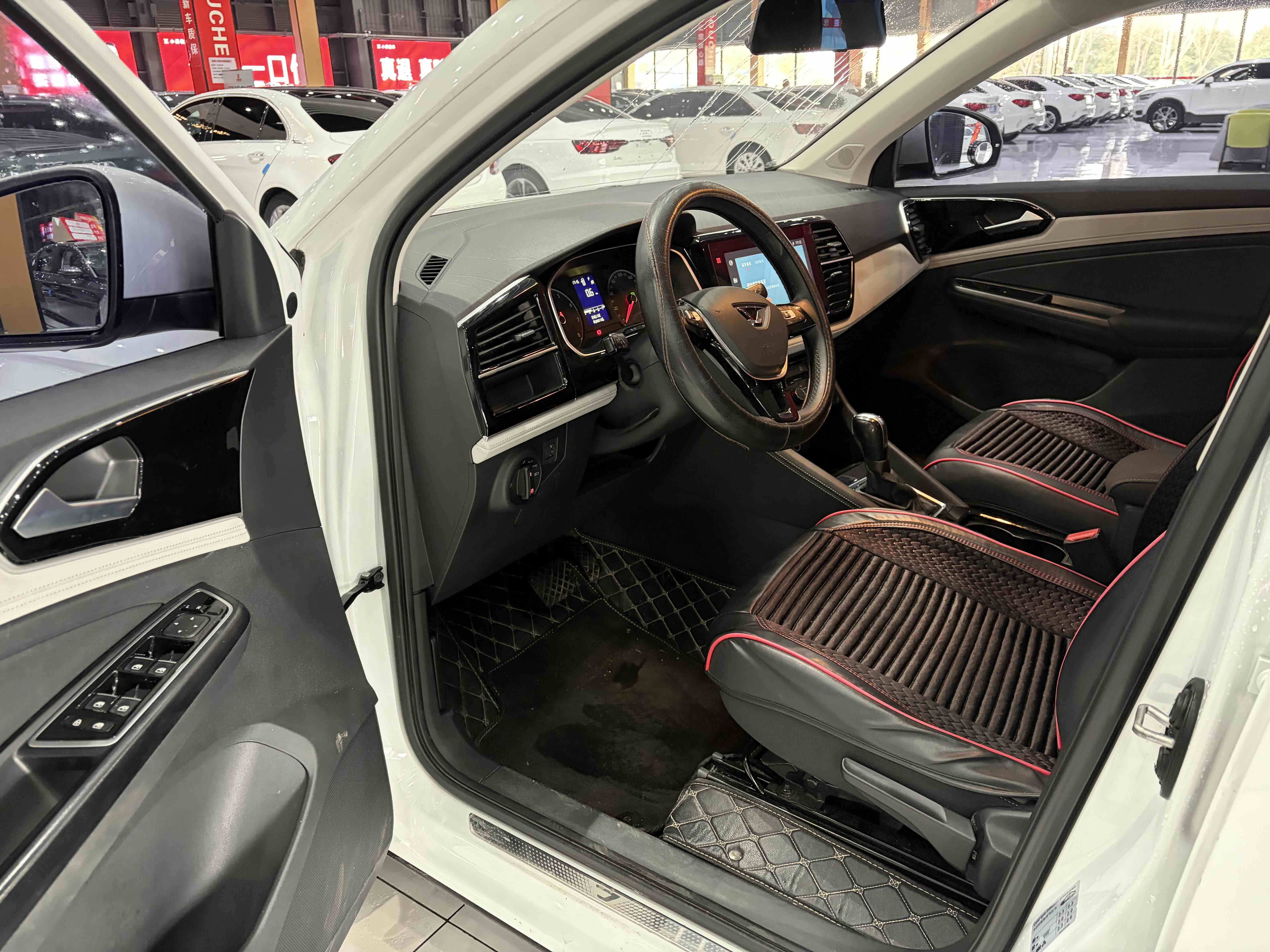 VS5 2023 car image #4