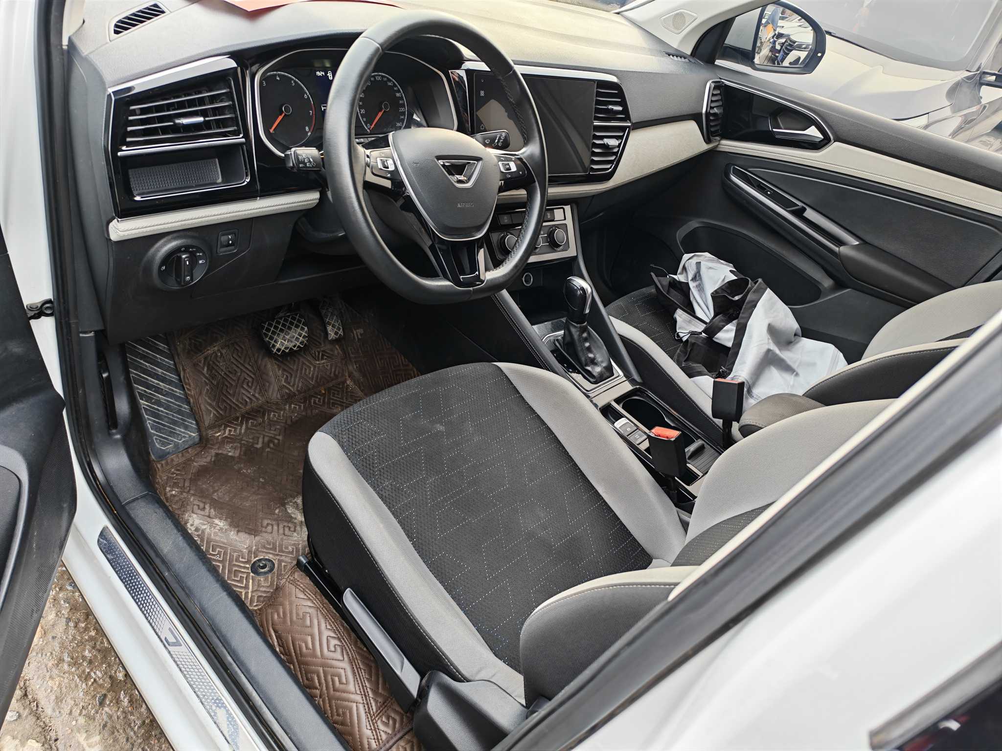 VS5 2022 car image #4