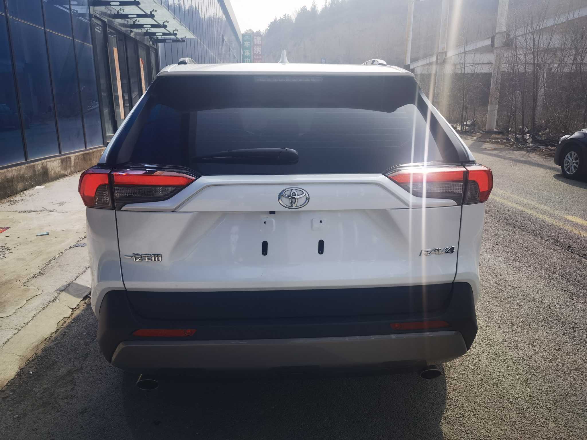 Toyota RAV4 2023 car image #4