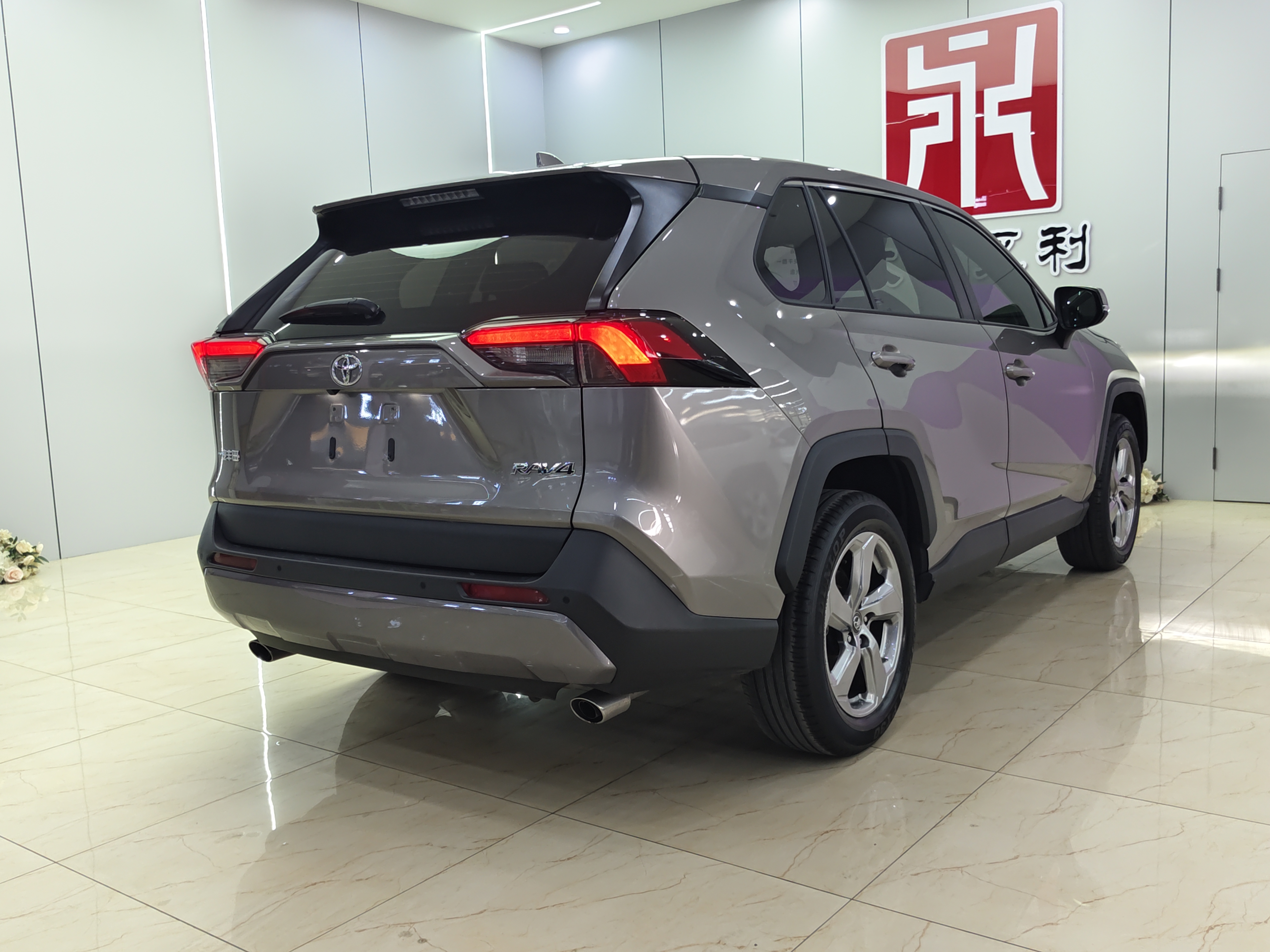 Toyota RAV4 2022 car image #4