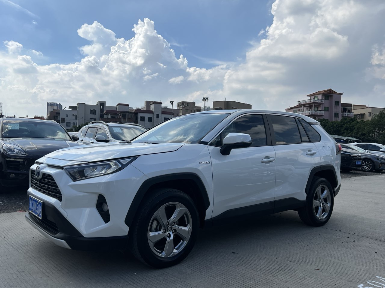 Toyota RAV4 Hybird E+ 2022 immagine di auto #4
