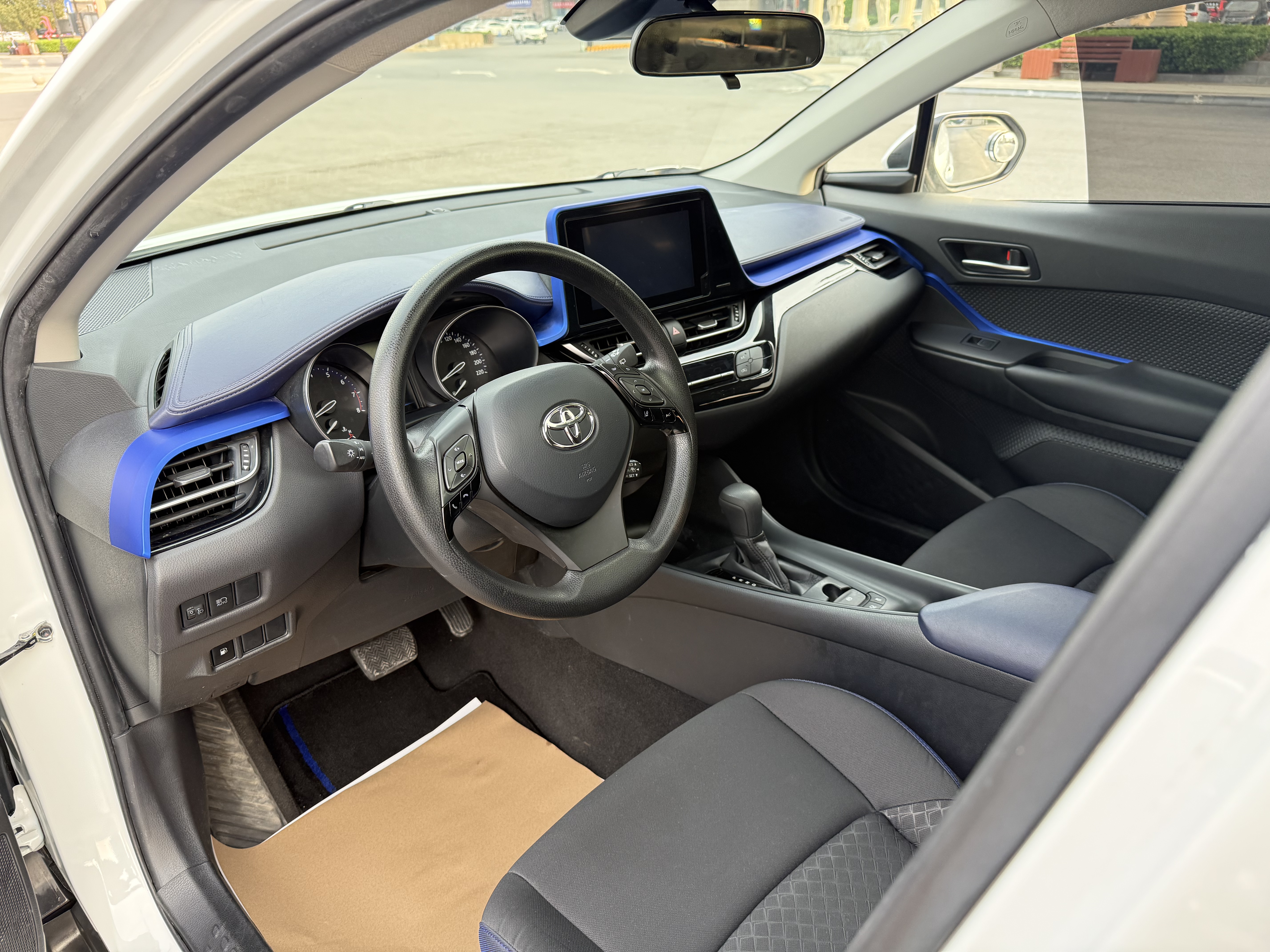 Toyota C-HR 2022 car image #4