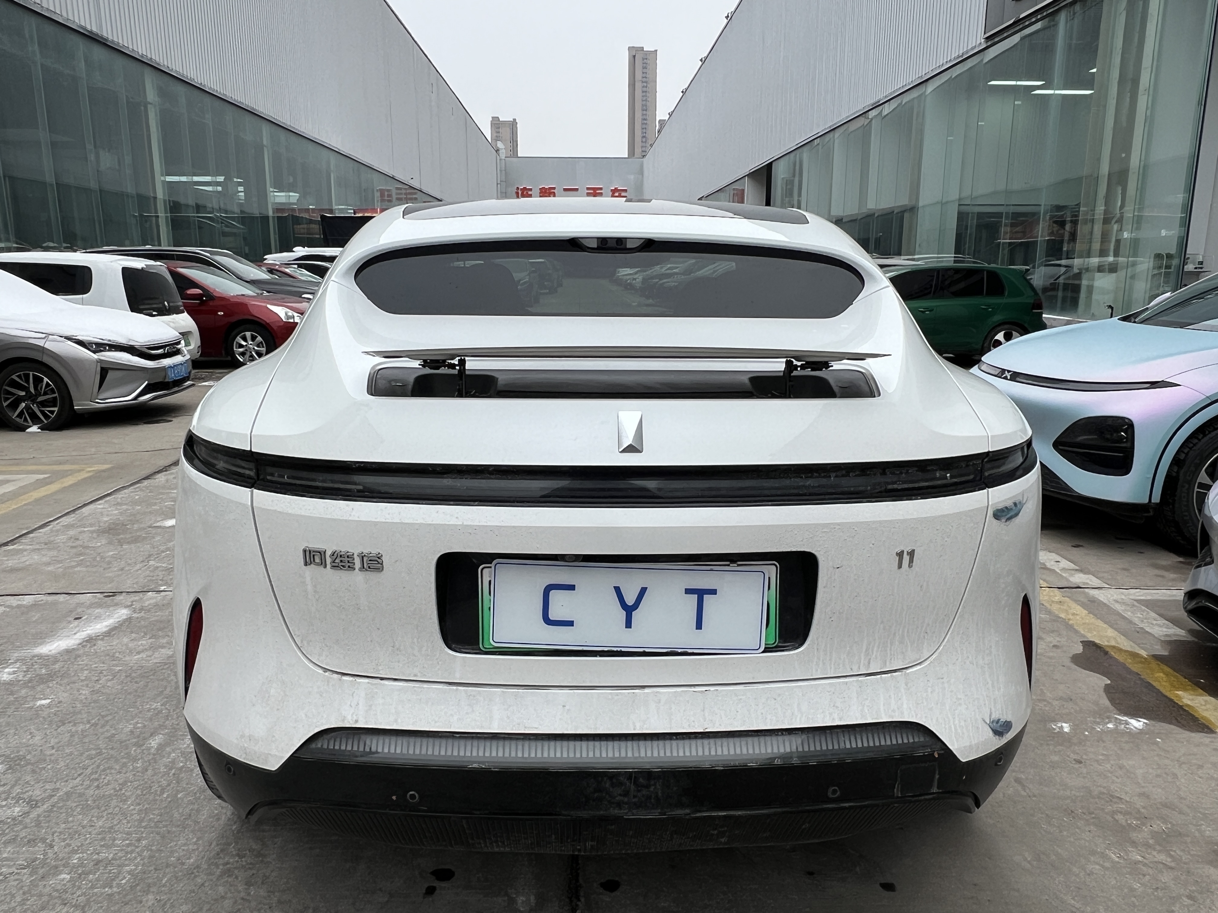 Avatr 11 2023 car image #4