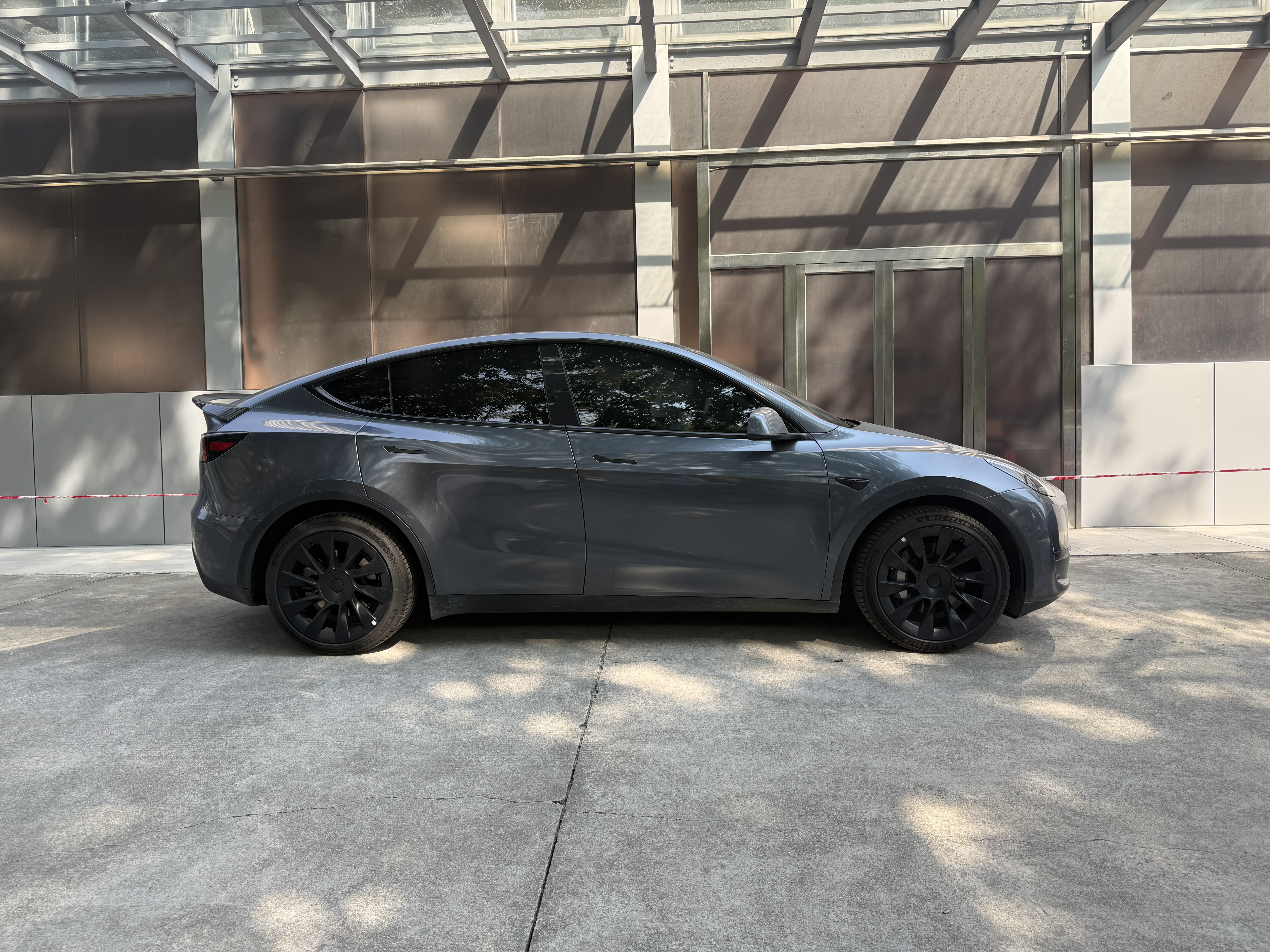 Tesla Model Y 2023 #4 Tesla Model Y 2023 car image #4
