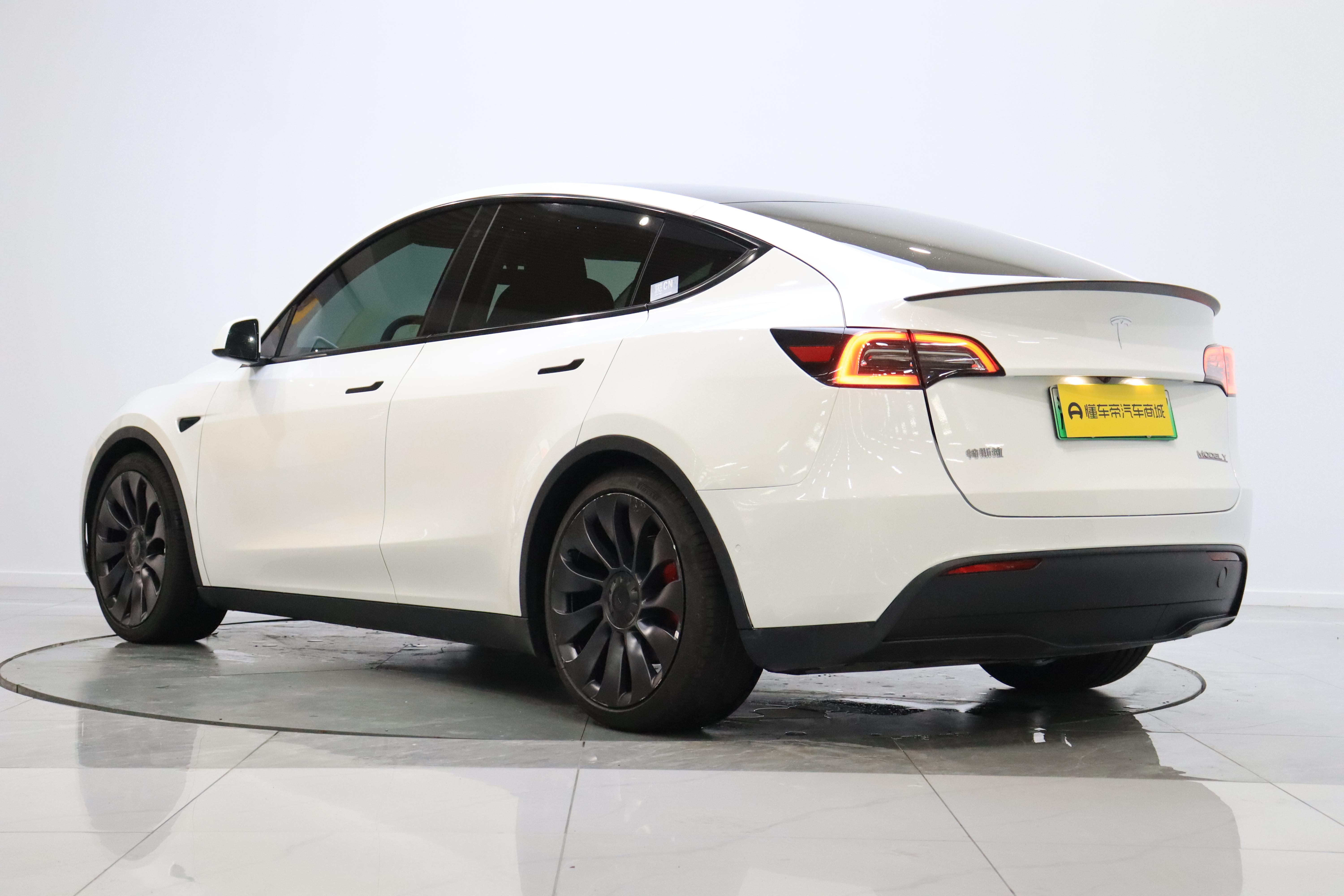 Tesla Model Y 2023 #4 Tesla Model Y 2023 car image #4