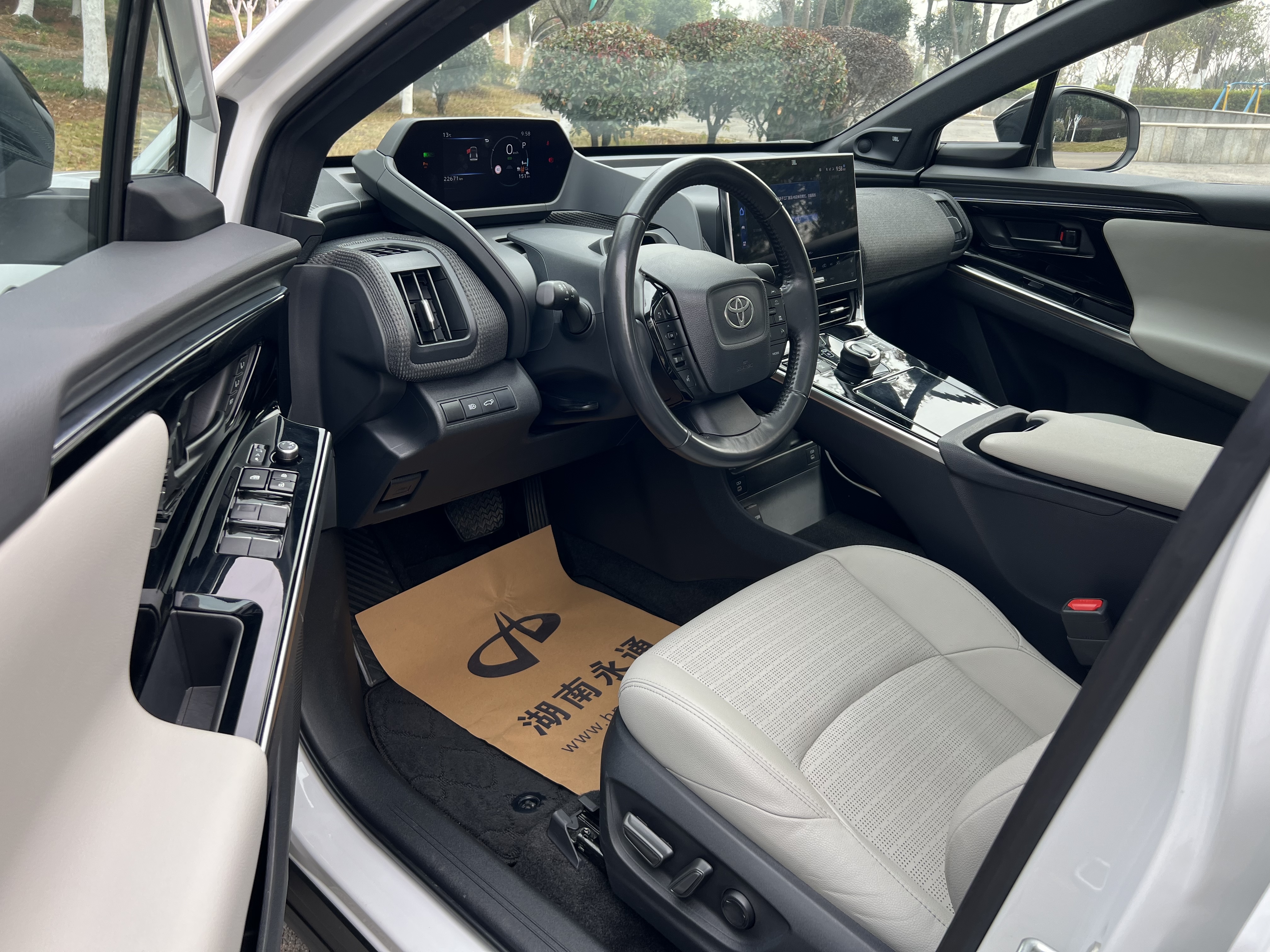 Toyota bZ4X 2022 immagine di auto #4