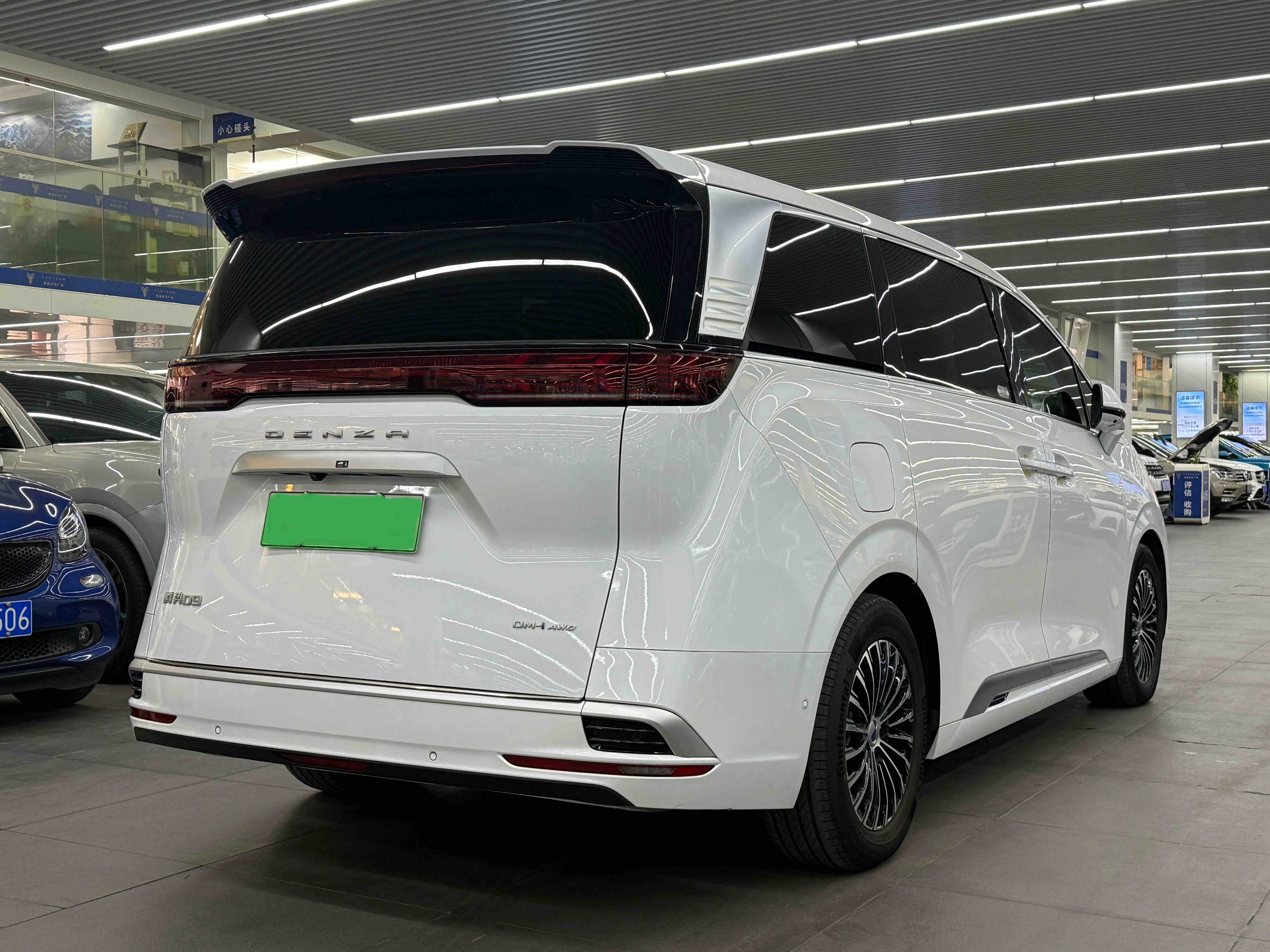 Denza D9 2023 car image #4