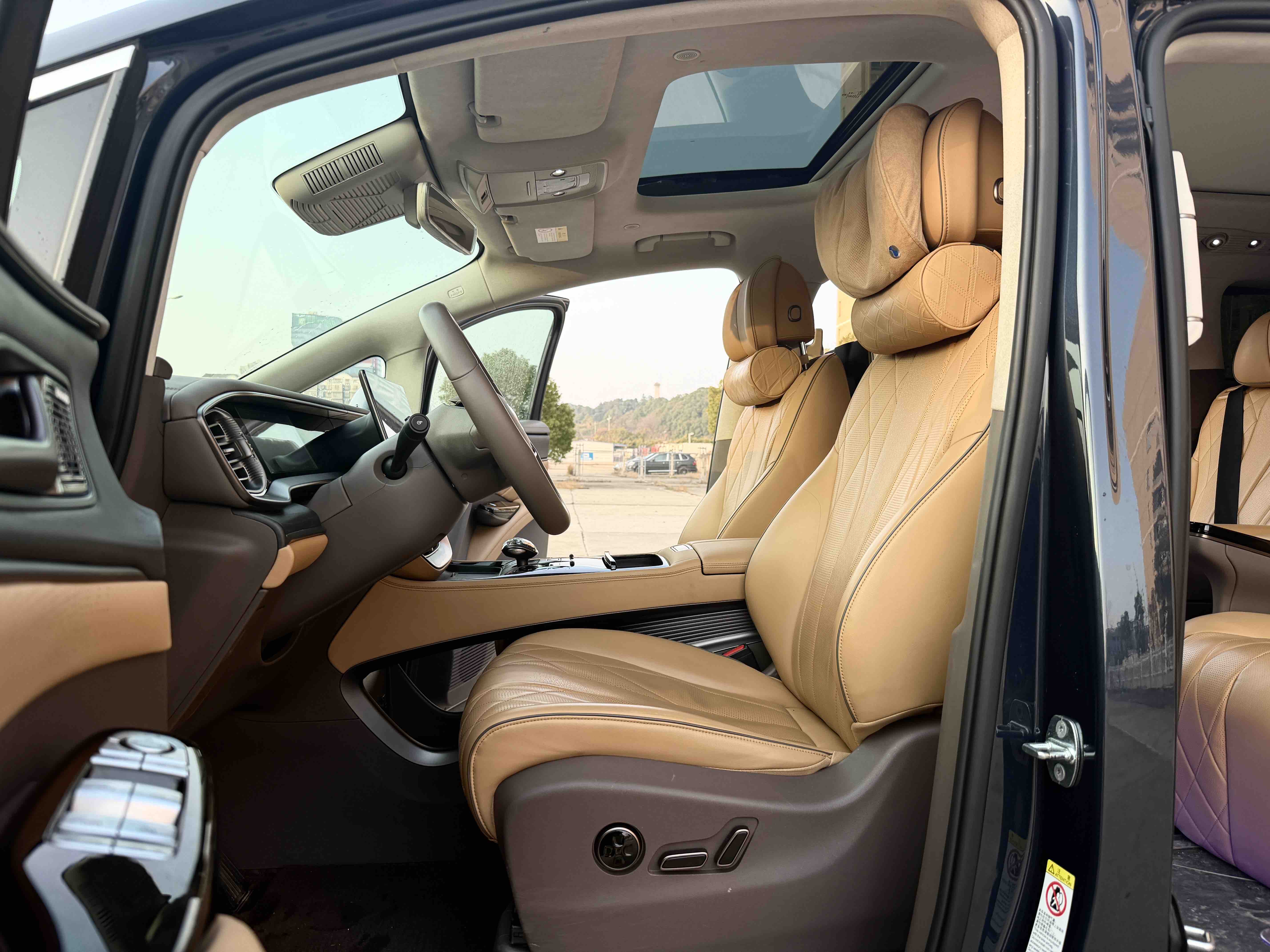 Denza D9 2023 car image #4