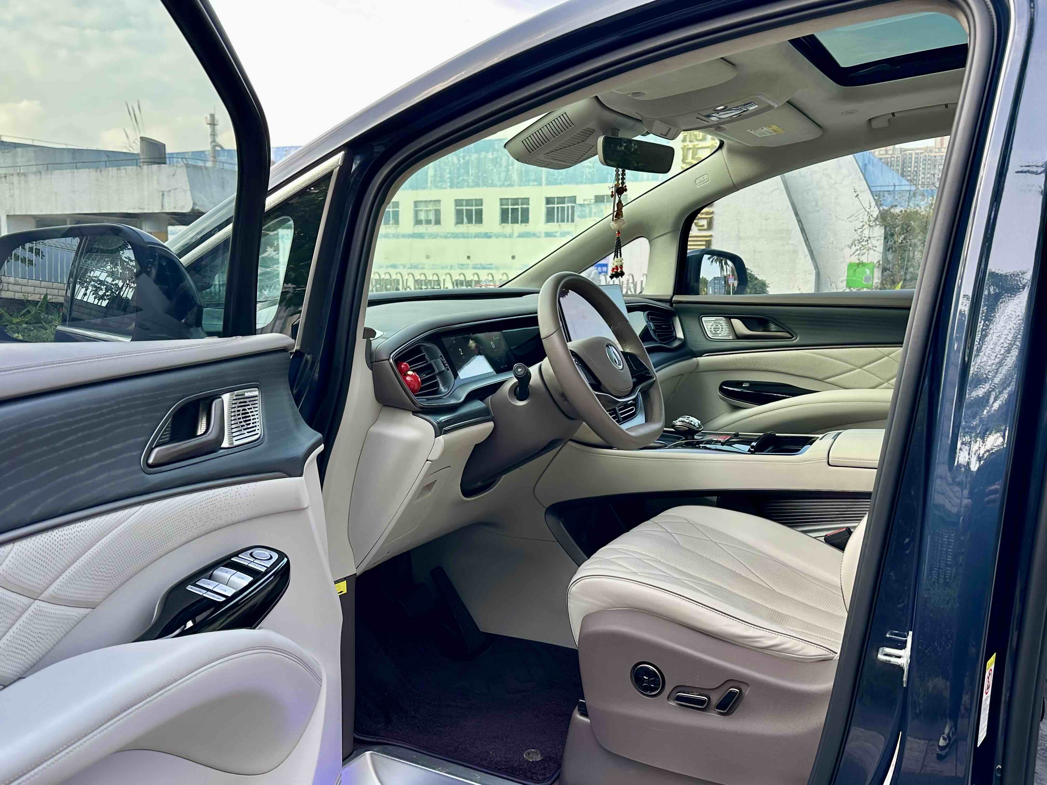 Denza D9 2023 car image #4