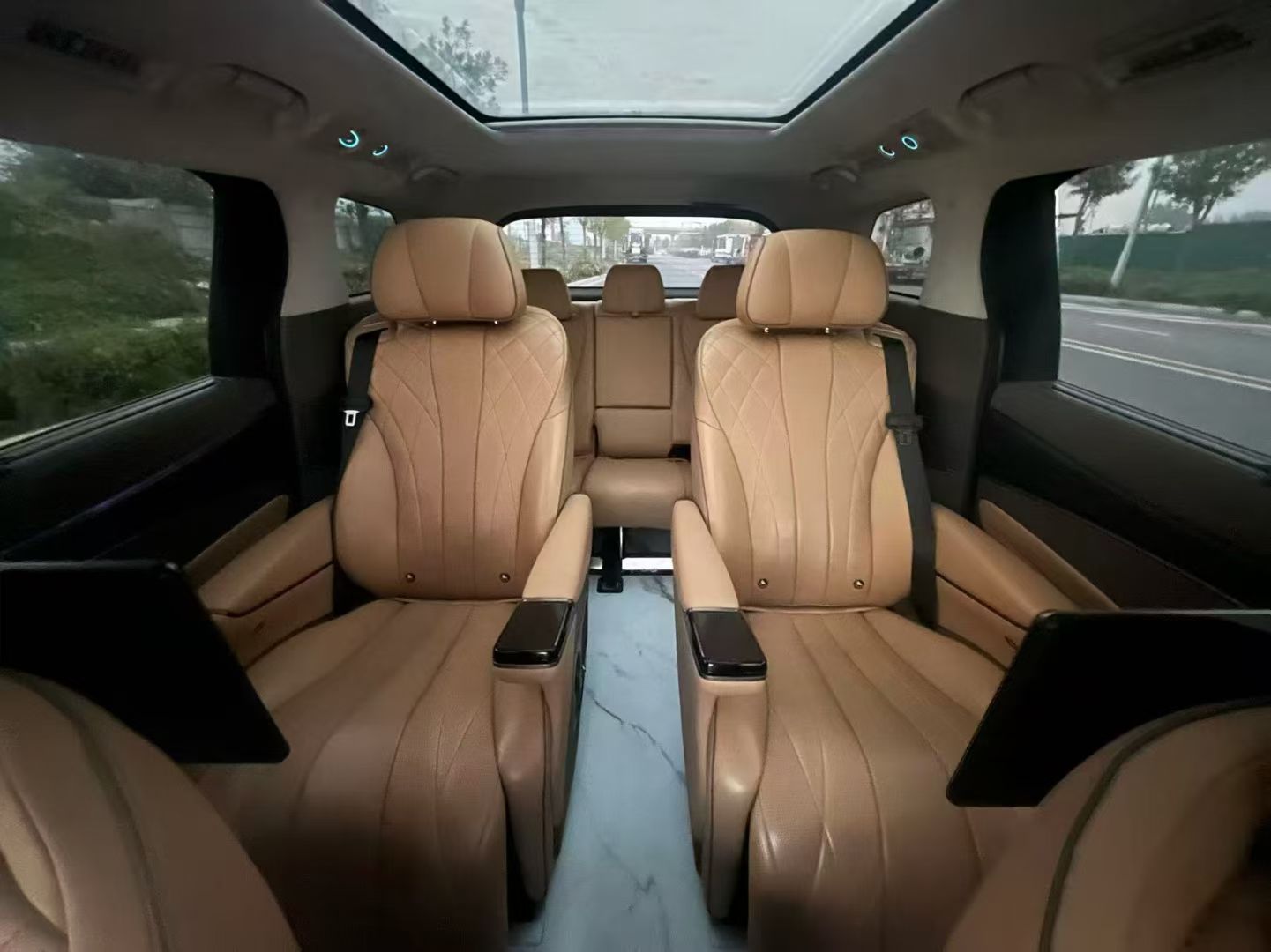 Denza D9 2023 car image #4