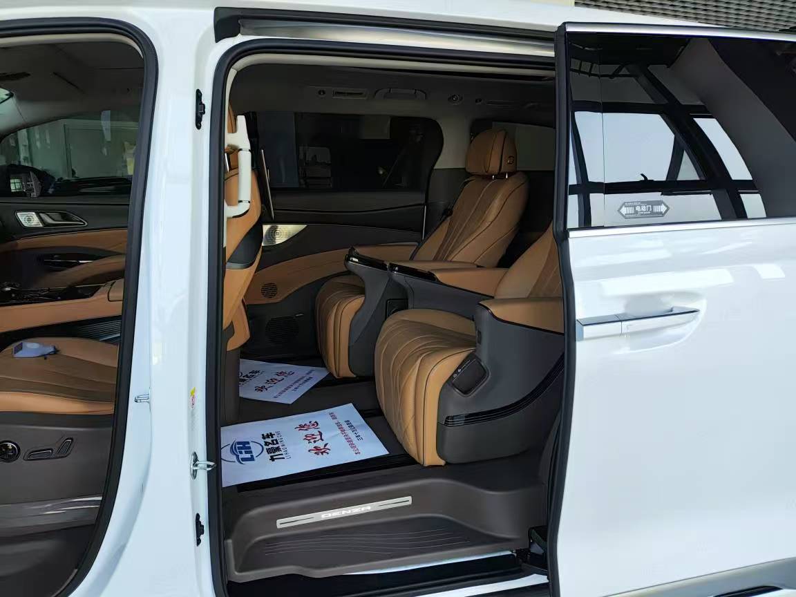 Denza D9 2024 #4 Denza D9 2024 car image #4