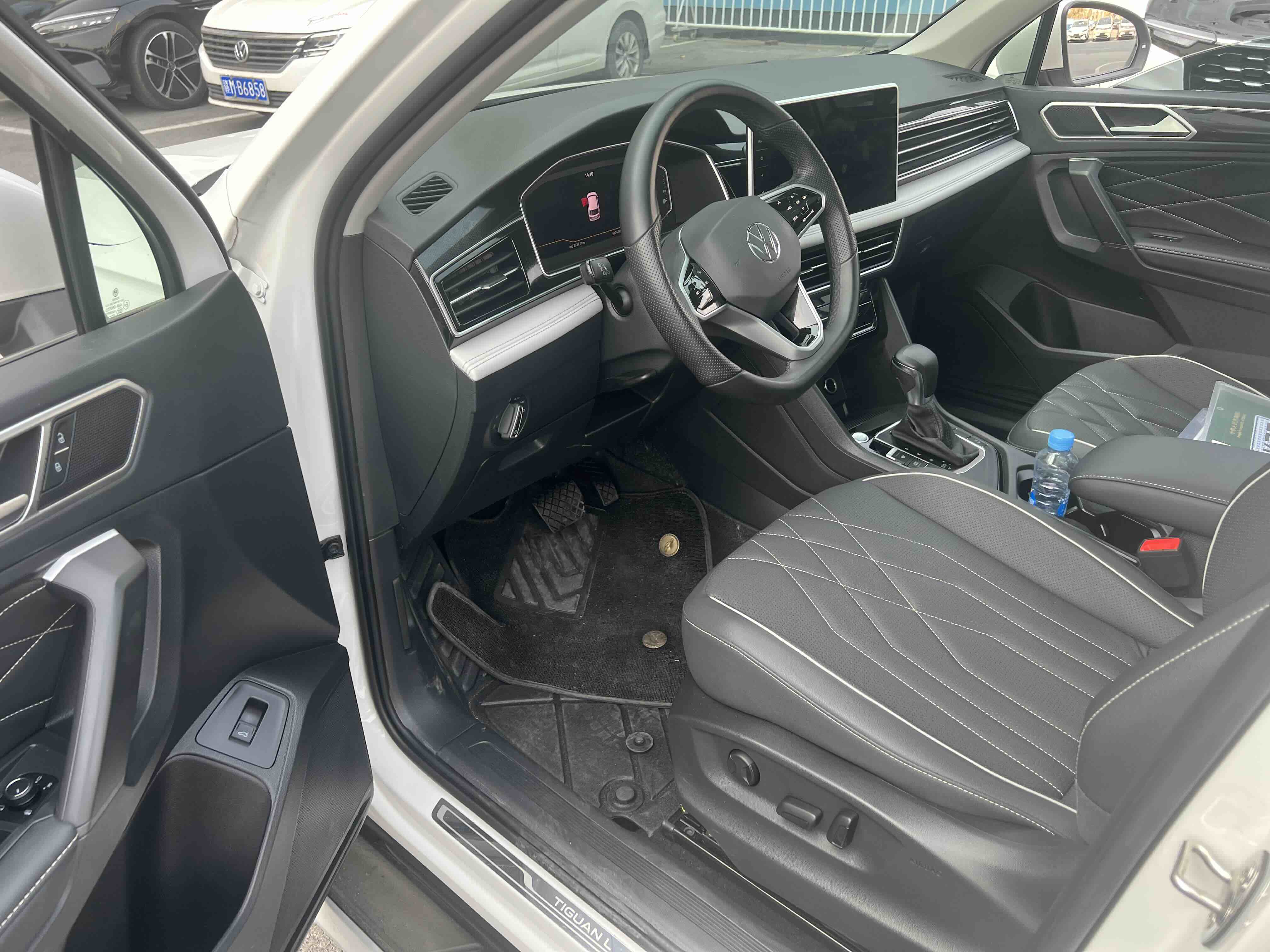 Volkswagen Tiguan L 2023 #4 Volkswagen Tiguan L 2023 car image #4