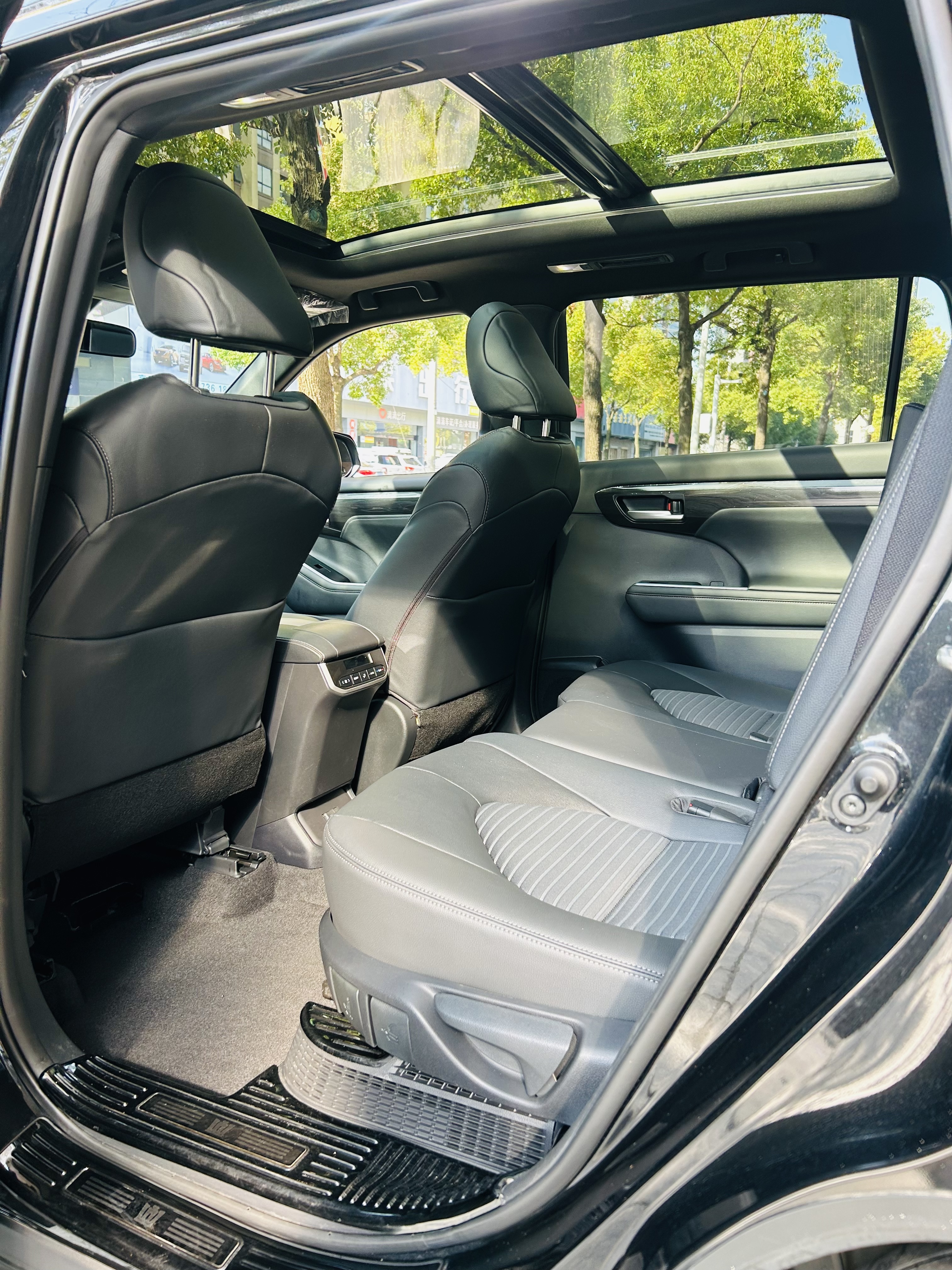 丰田 皇冠陆放 2023 汽车图片 #4