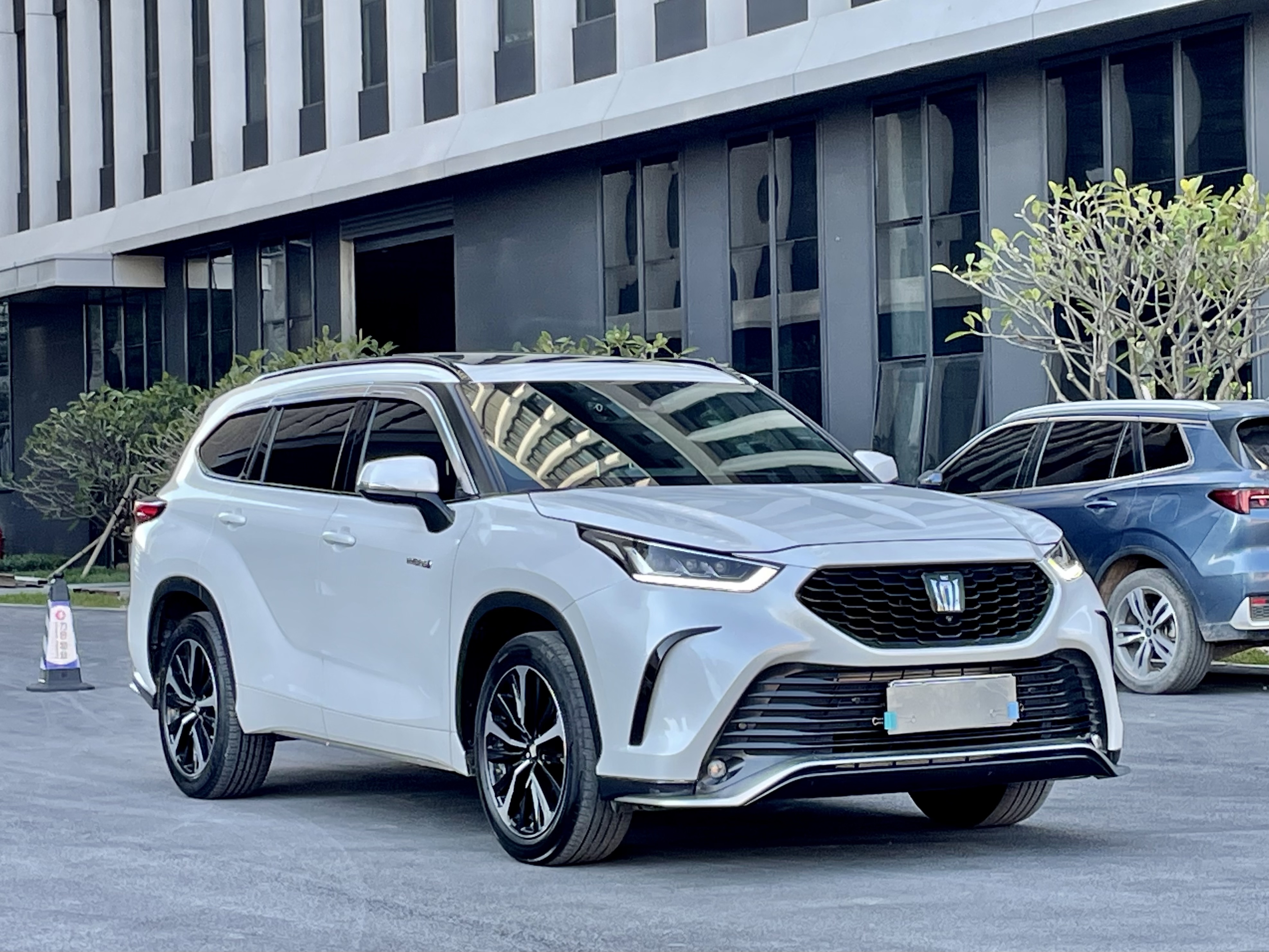 Toyota Crown Kluger 2023 car image #4