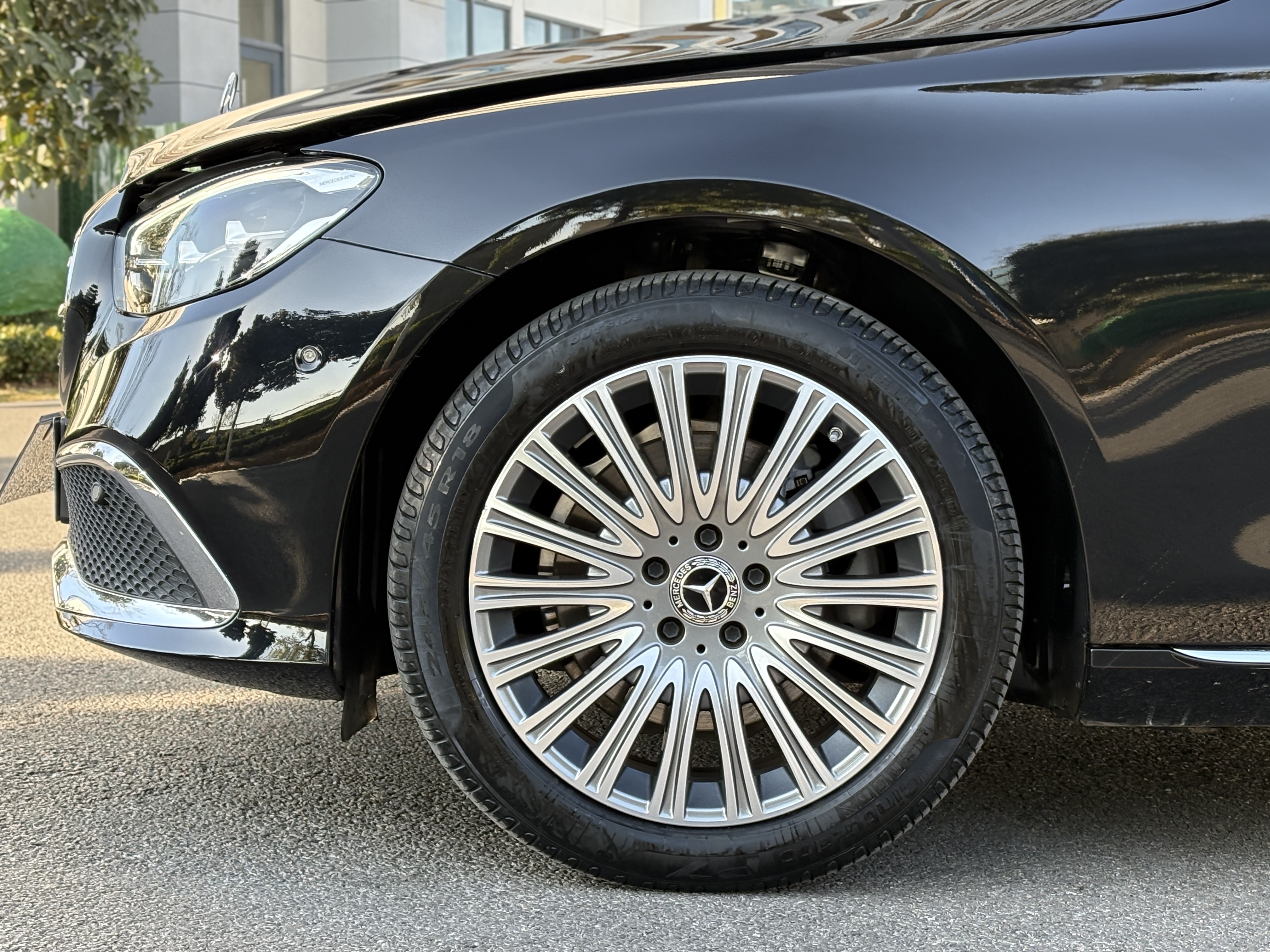 Mercedes-Benz E Class 2023 car image #4