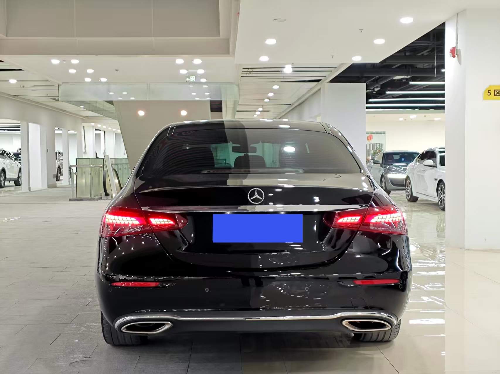 Mercedes-Benz E Class 2023 car image #4