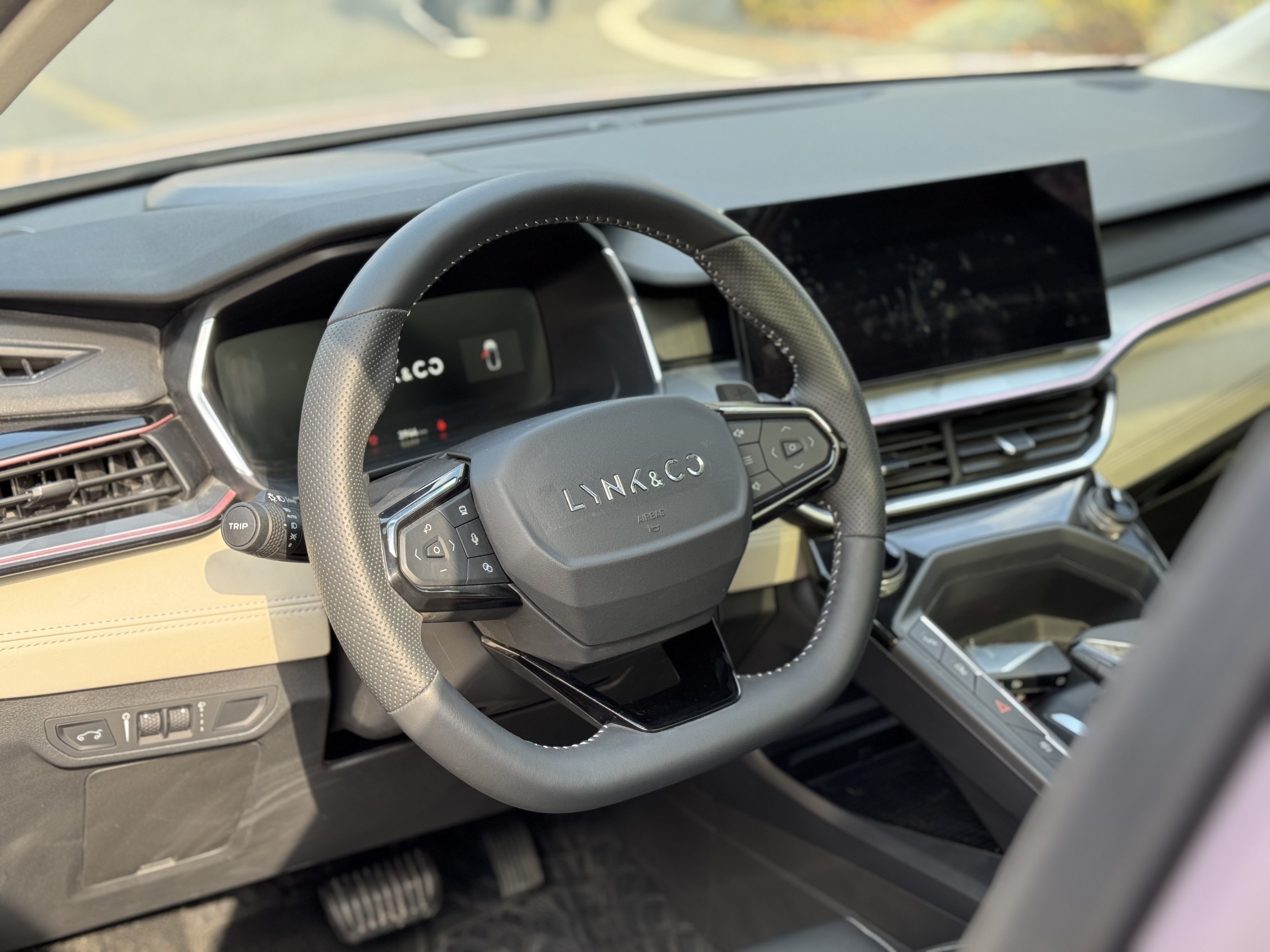 Lynk & Co 06 2024 car image #4