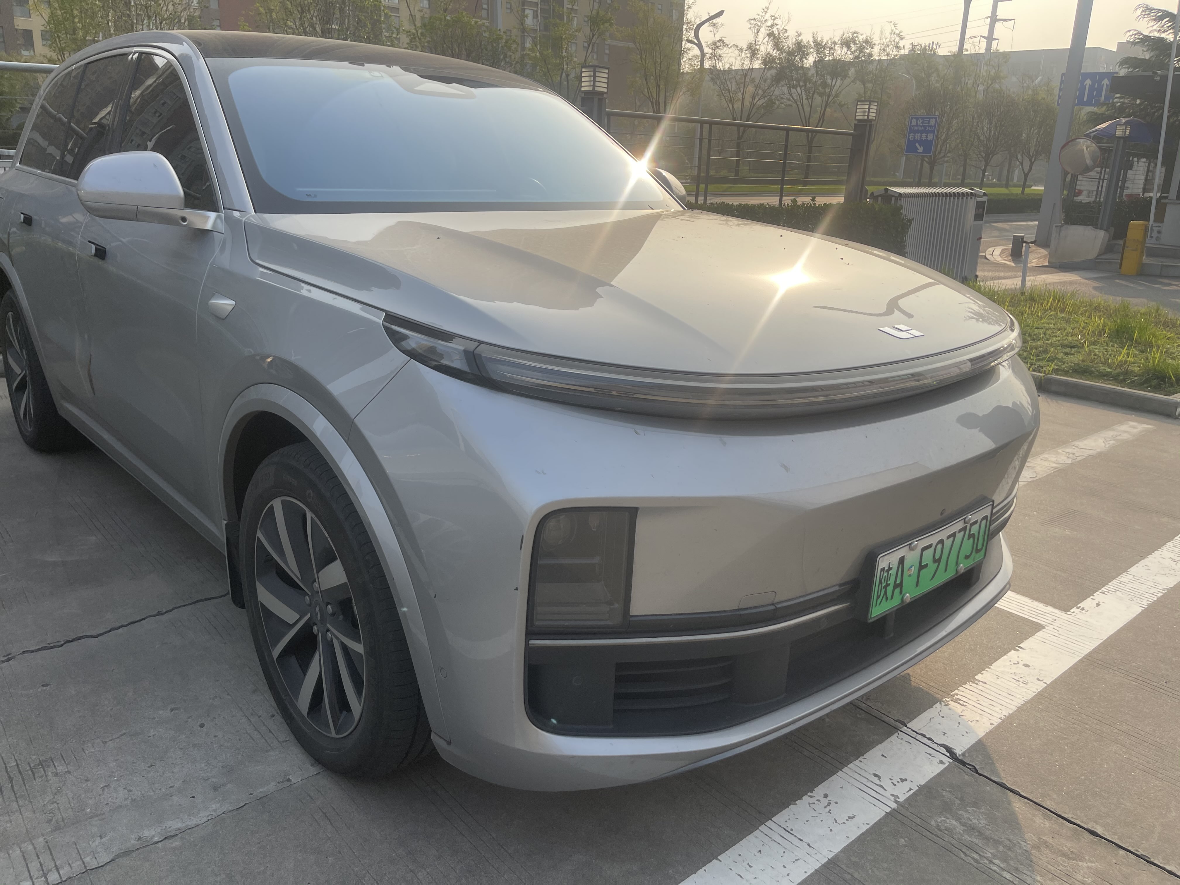 Li L8 2023 изображение автомобиля #4